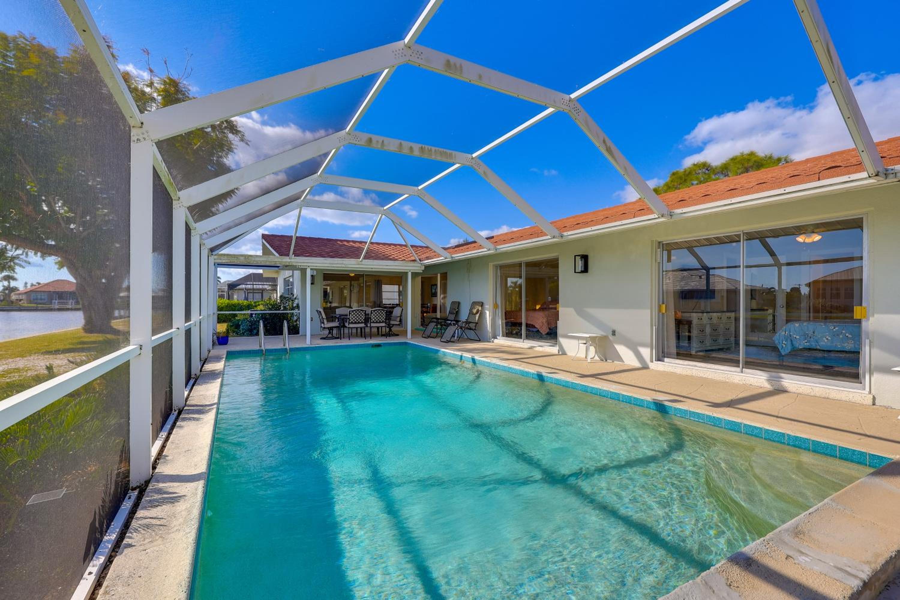 Waterfront Punta Gorda Paradise Dock and Pool!
