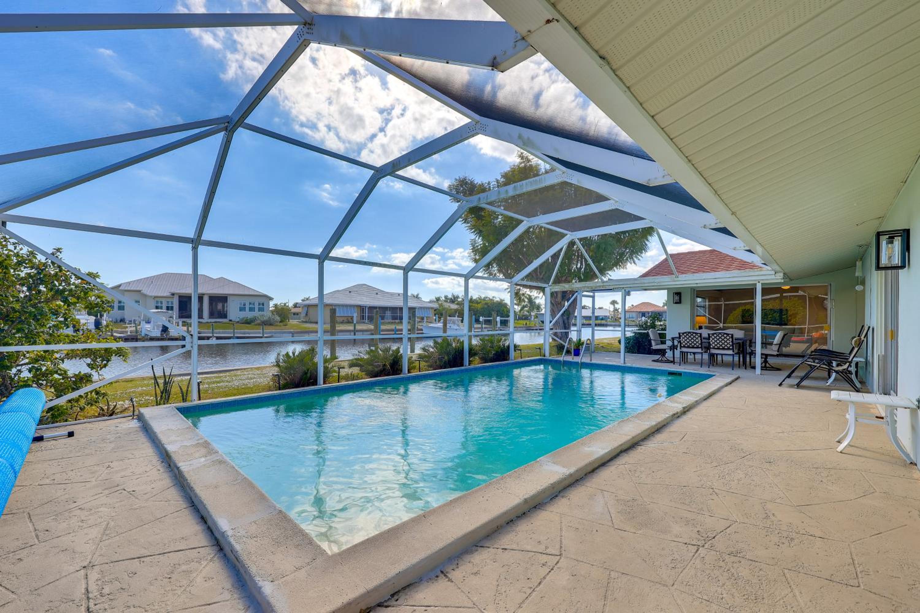 Waterfront Punta Gorda Paradise Dock and Pool!