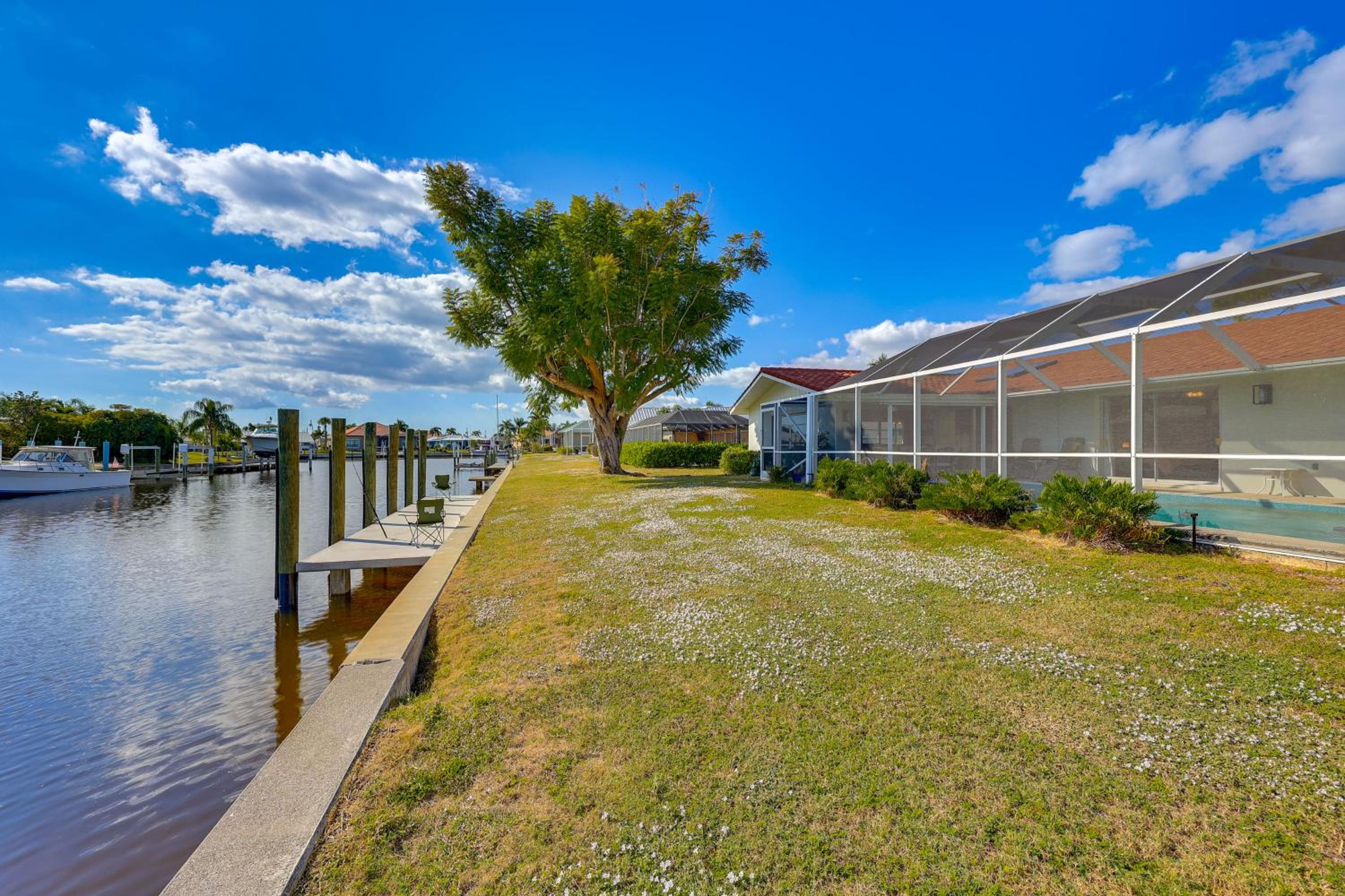 Waterfront Punta Gorda Paradise Dock and Pool!