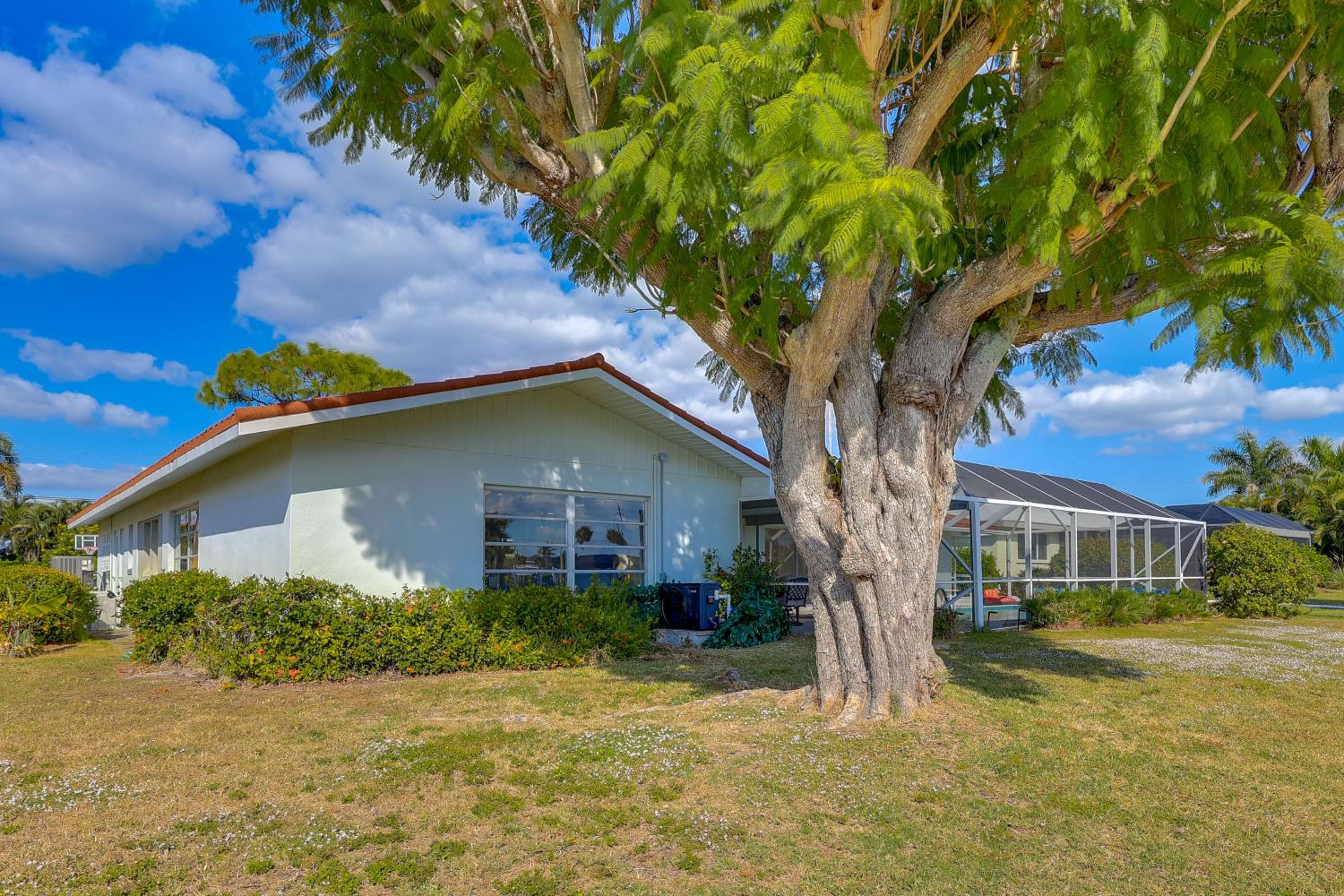 Waterfront Punta Gorda Paradise Dock and Pool!