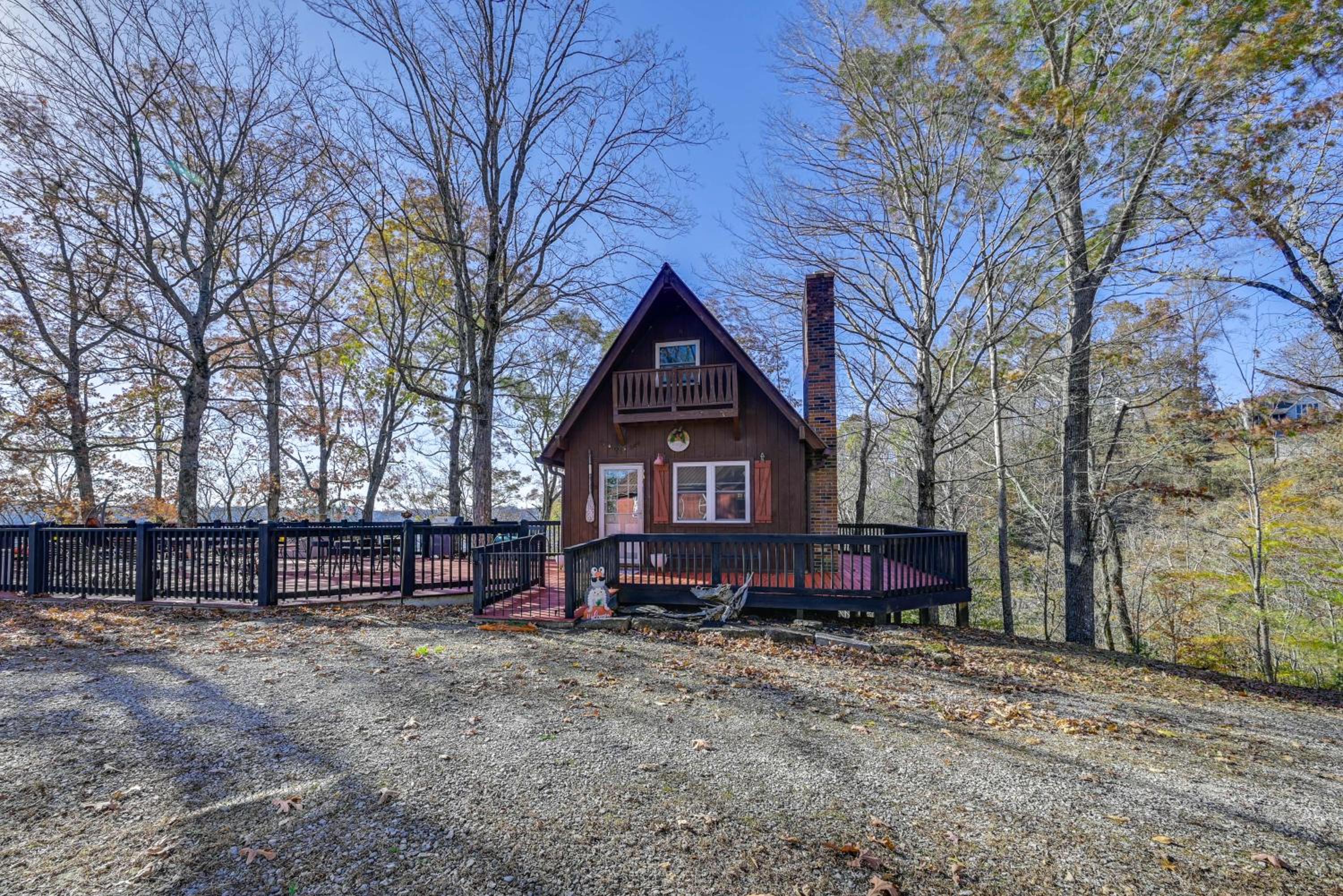 A Hidden Gem! Couples Escape with Dale Hollow Views