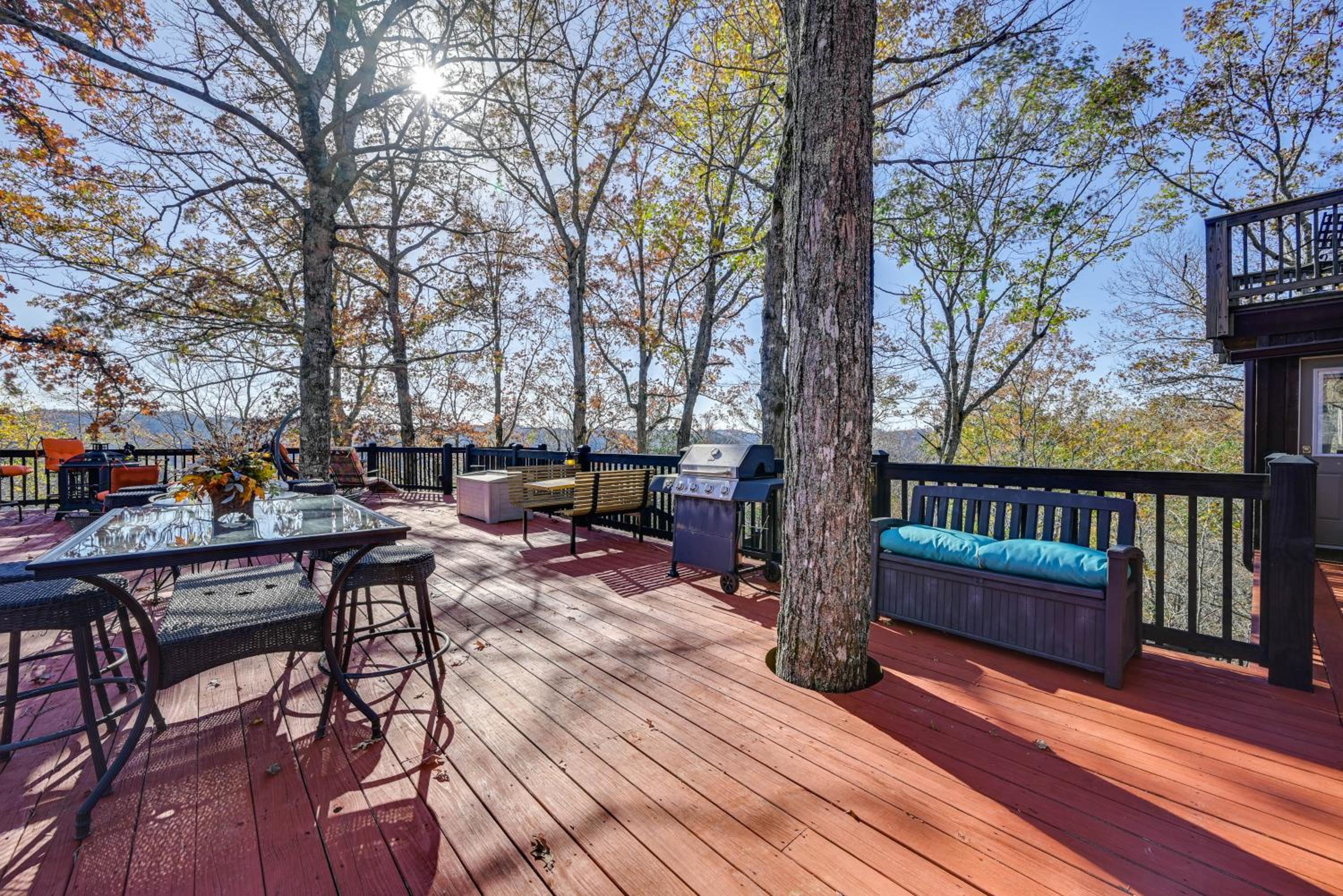 A Hidden Gem! Couples Escape with Dale Hollow Views