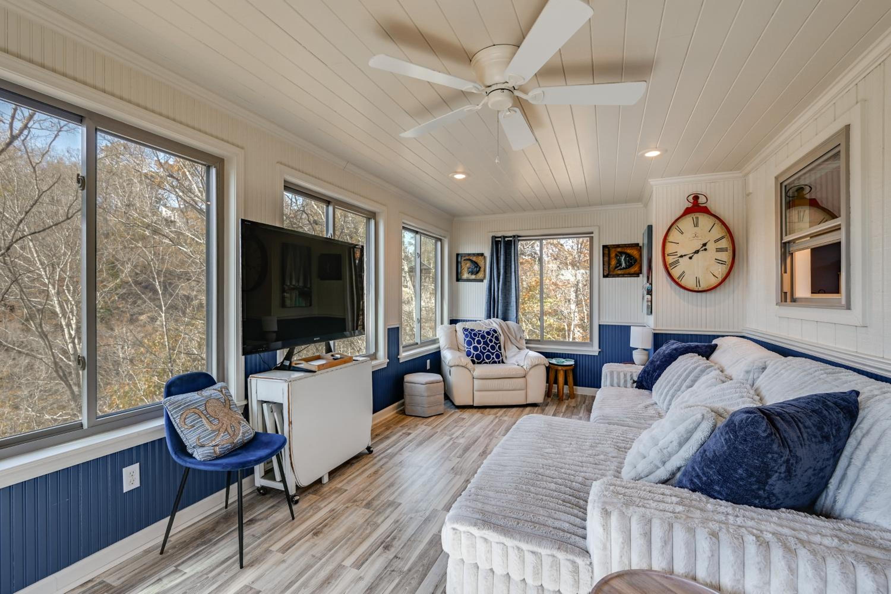 A Hidden Gem! Couples Escape with Dale Hollow Views
