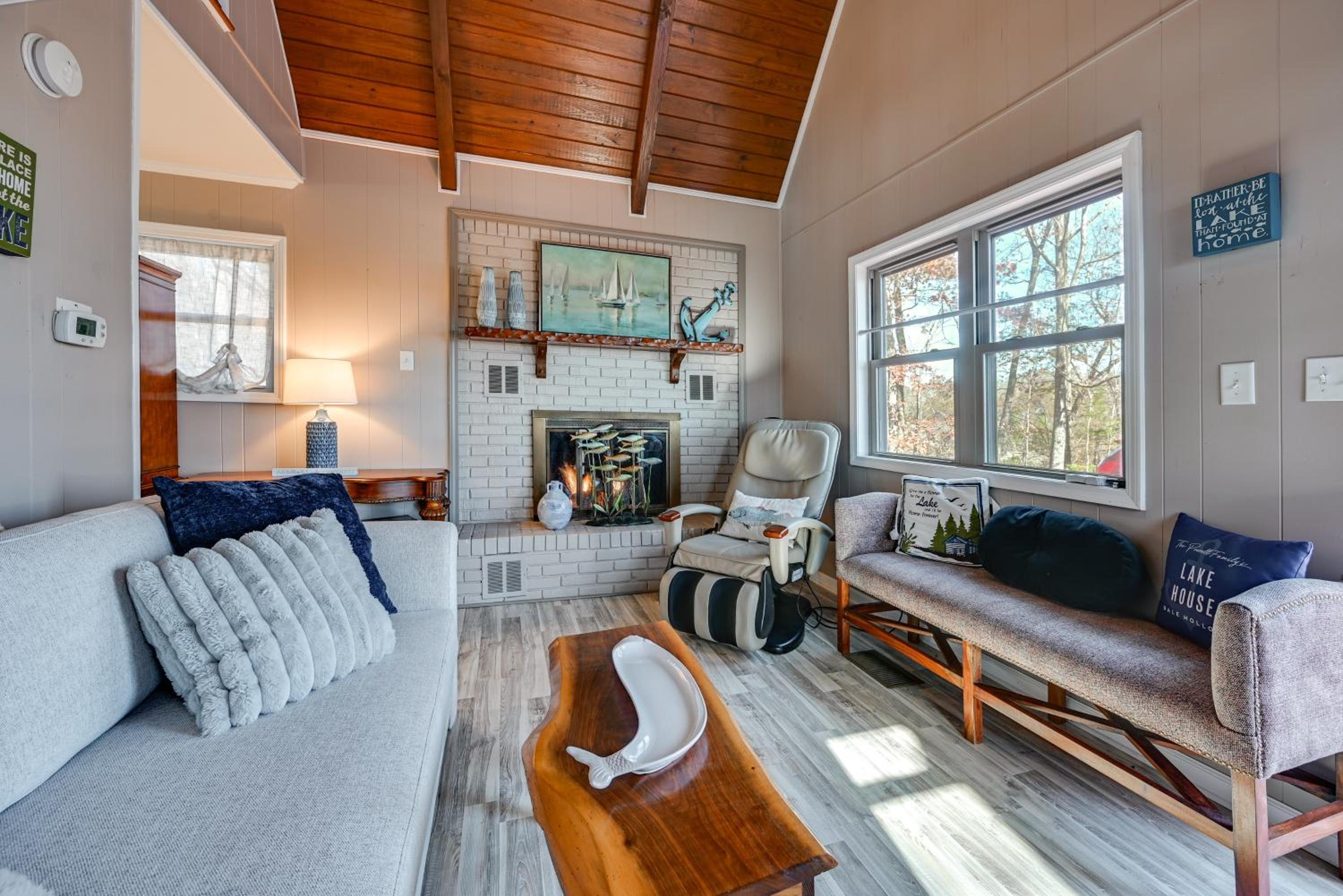 A Hidden Gem! Couples Escape with Dale Hollow Views