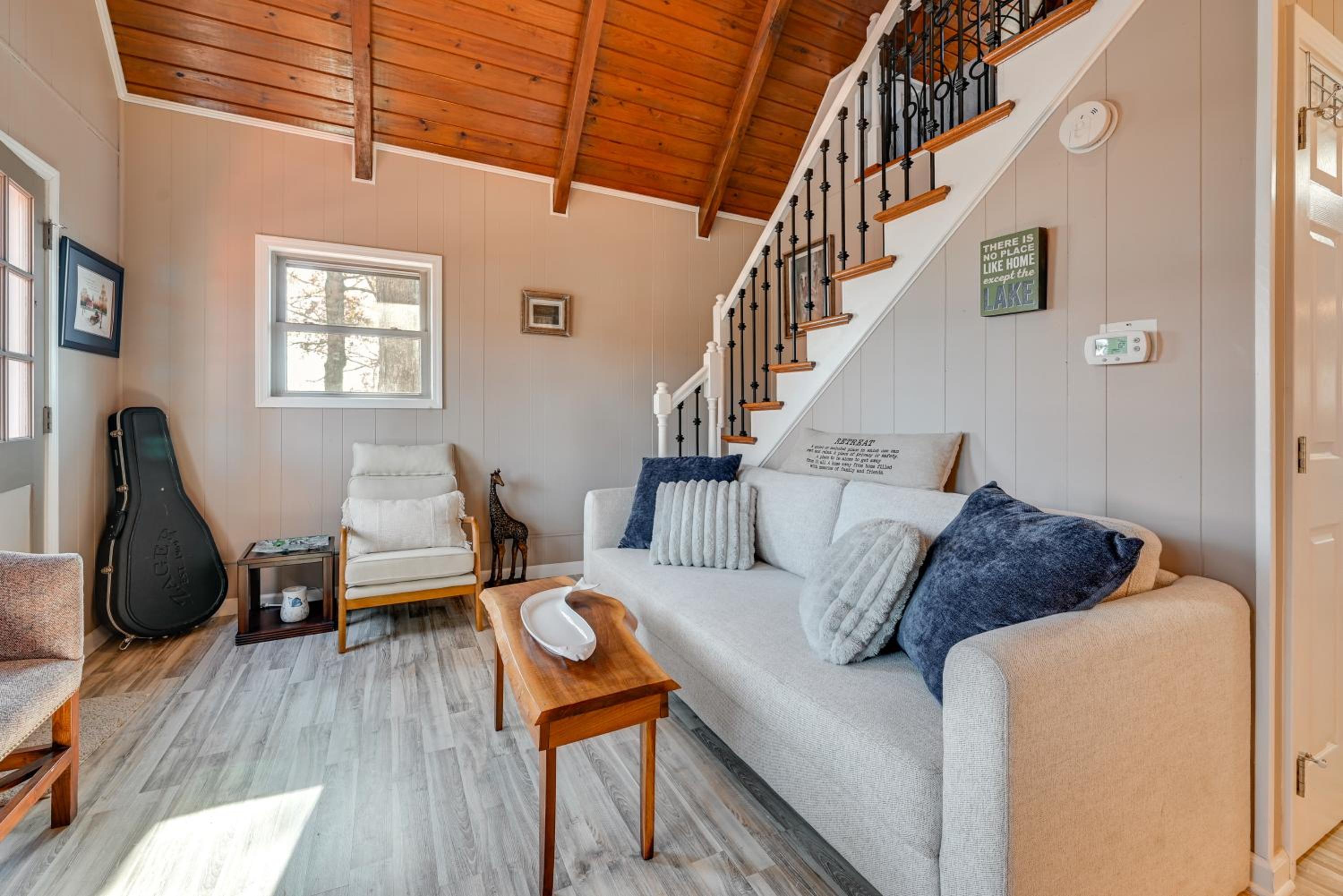 A Hidden Gem! Couples Escape with Dale Hollow Views
