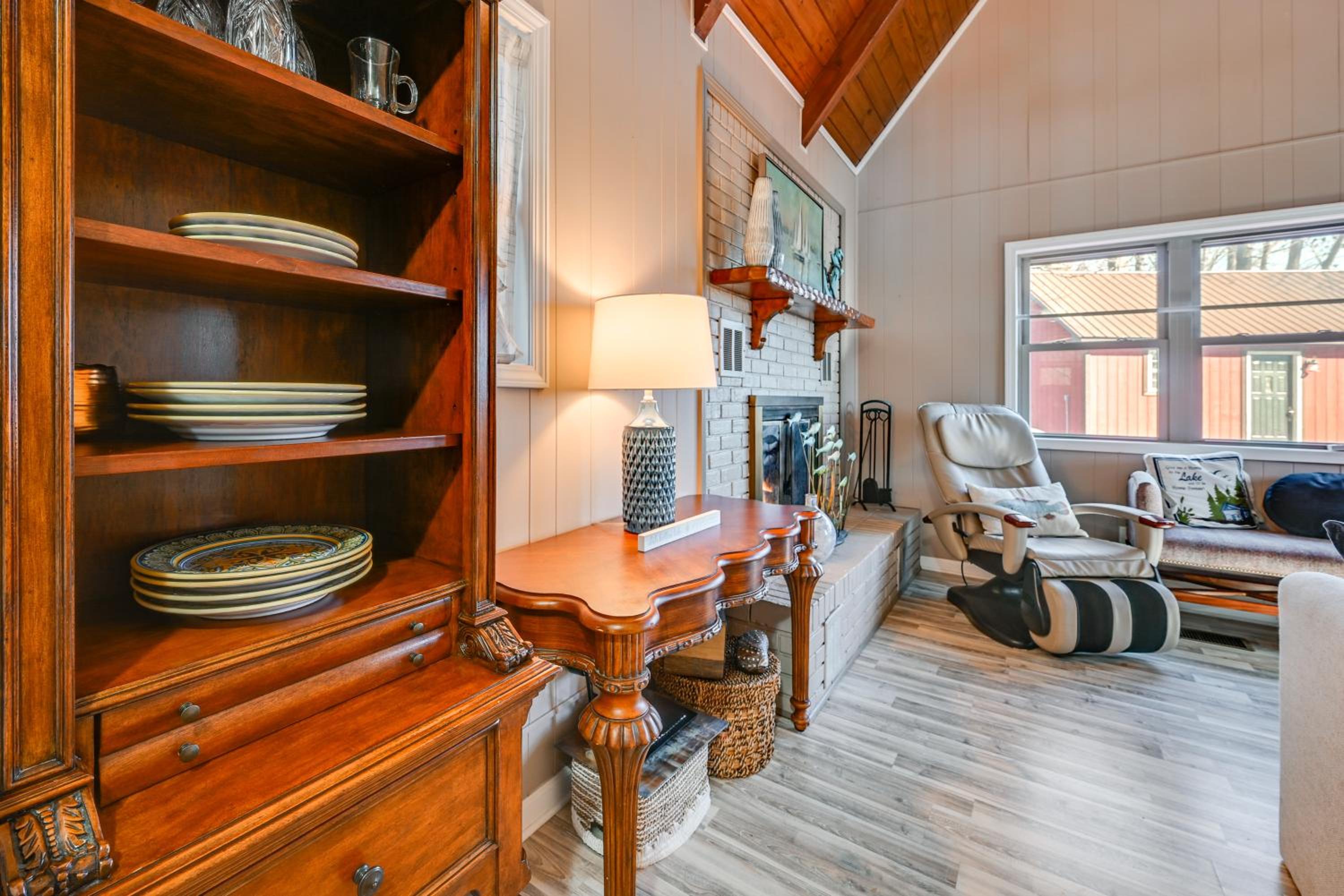 A Hidden Gem! Couples Escape with Dale Hollow Views