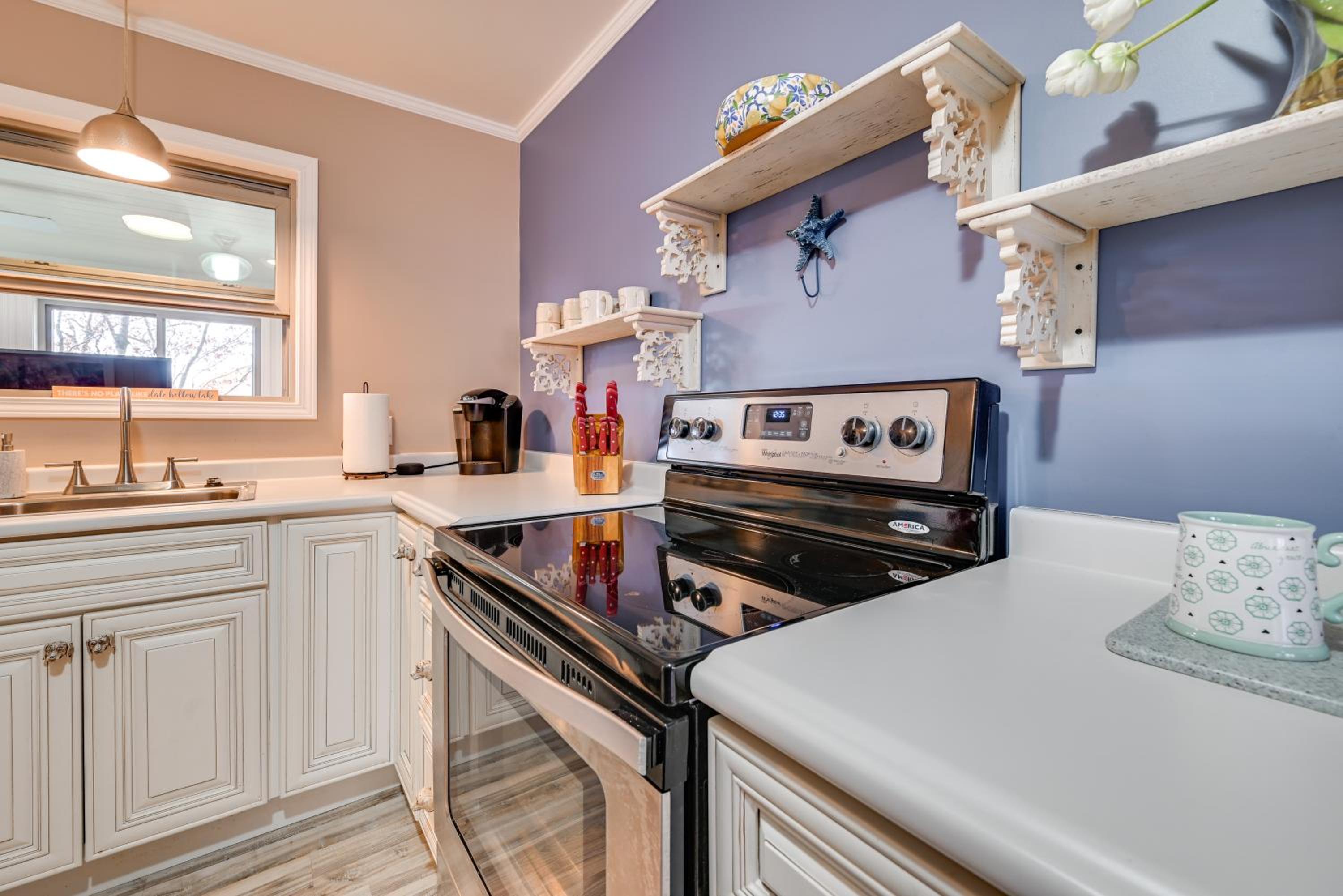 A Hidden Gem! Couples Escape with Dale Hollow Views