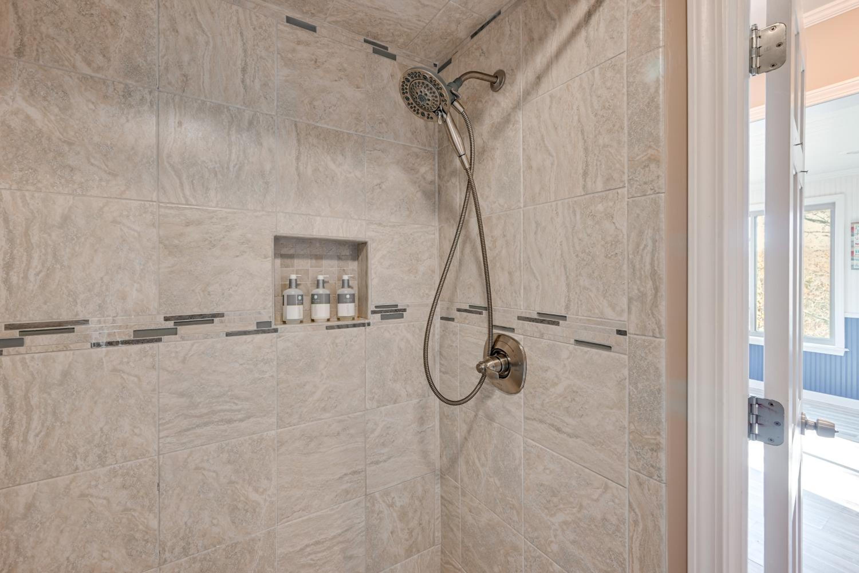 A Hidden Gem! Couples Escape with Dale Hollow Views