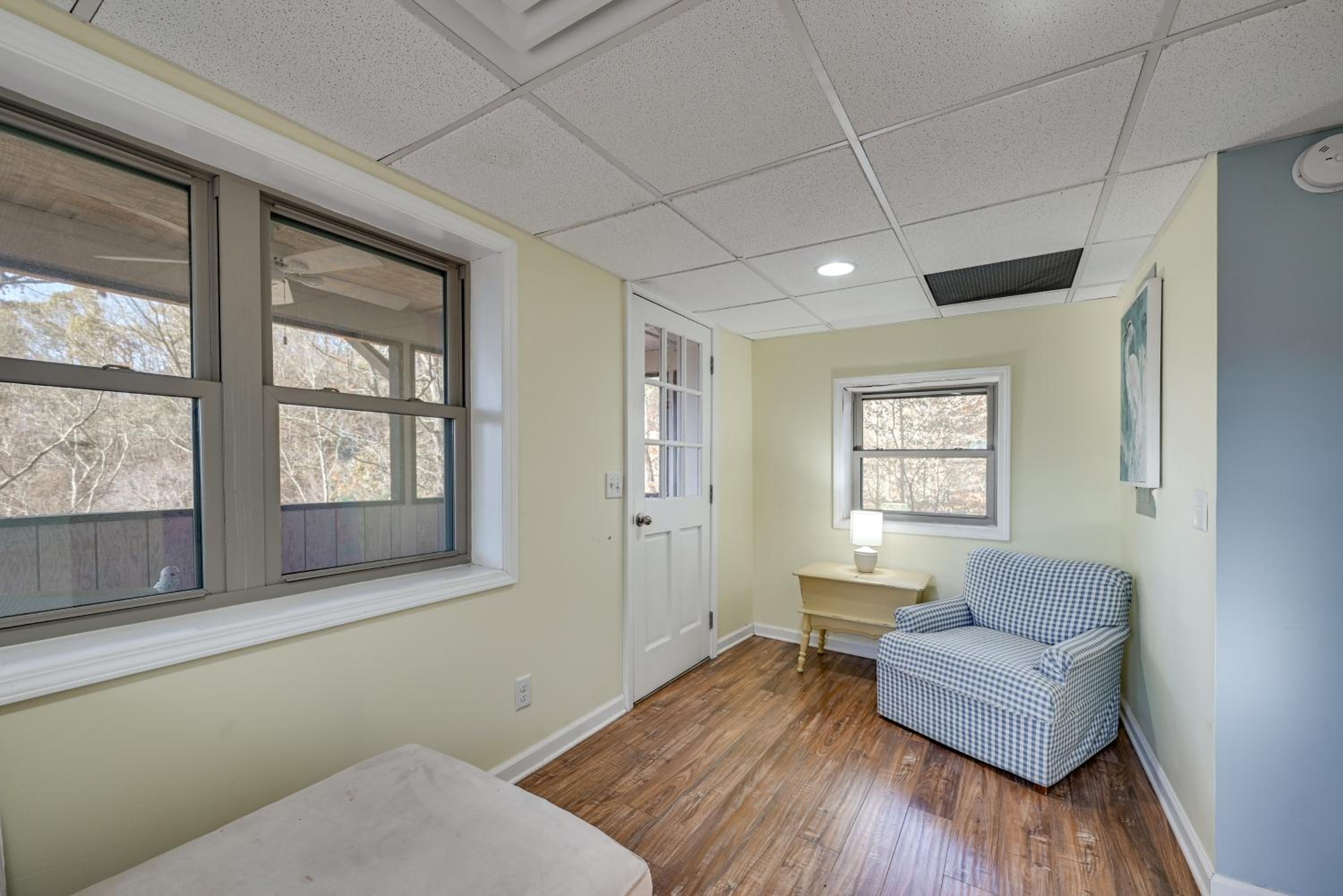 A Hidden Gem! Couples Escape with Dale Hollow Views