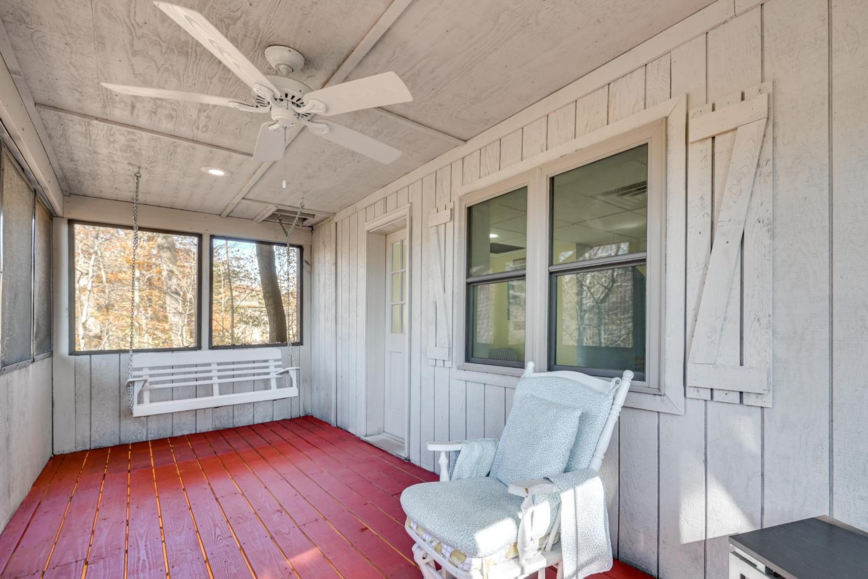 A Hidden Gem! Couples Escape with Dale Hollow Views