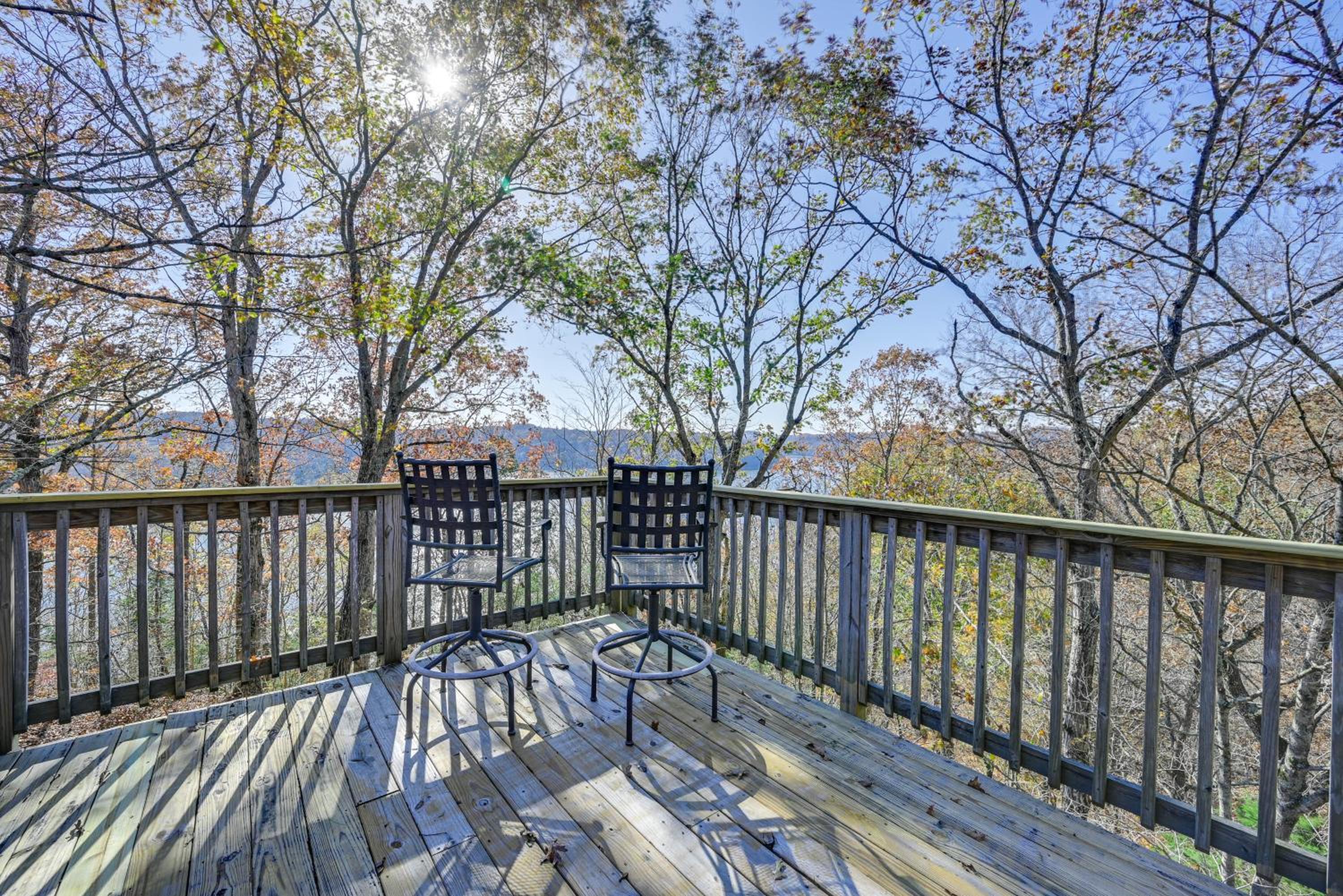 A Hidden Gem! Couples Escape with Dale Hollow Views