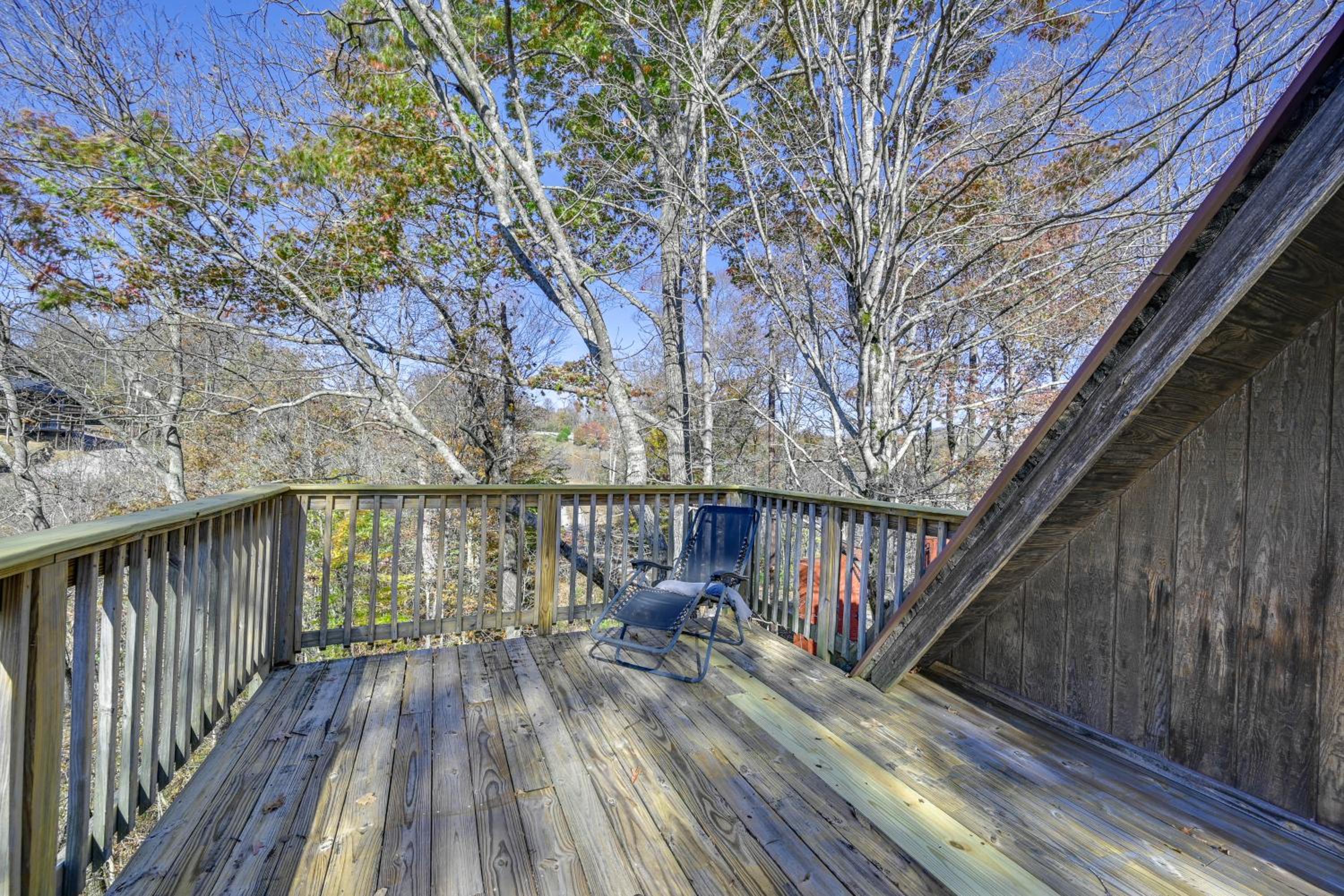A Hidden Gem! Couples Escape with Dale Hollow Views