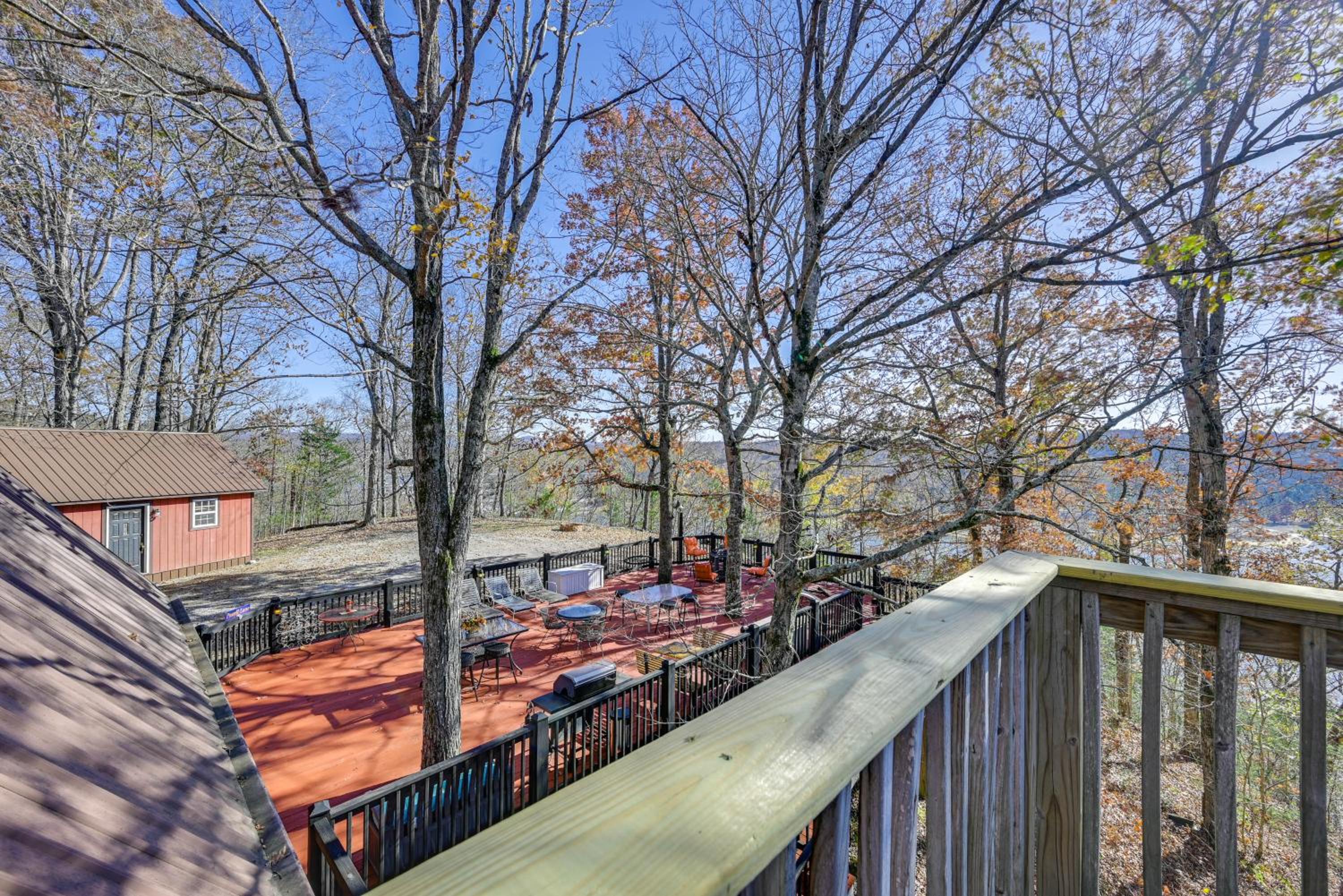 A Hidden Gem! Couples Escape with Dale Hollow Views