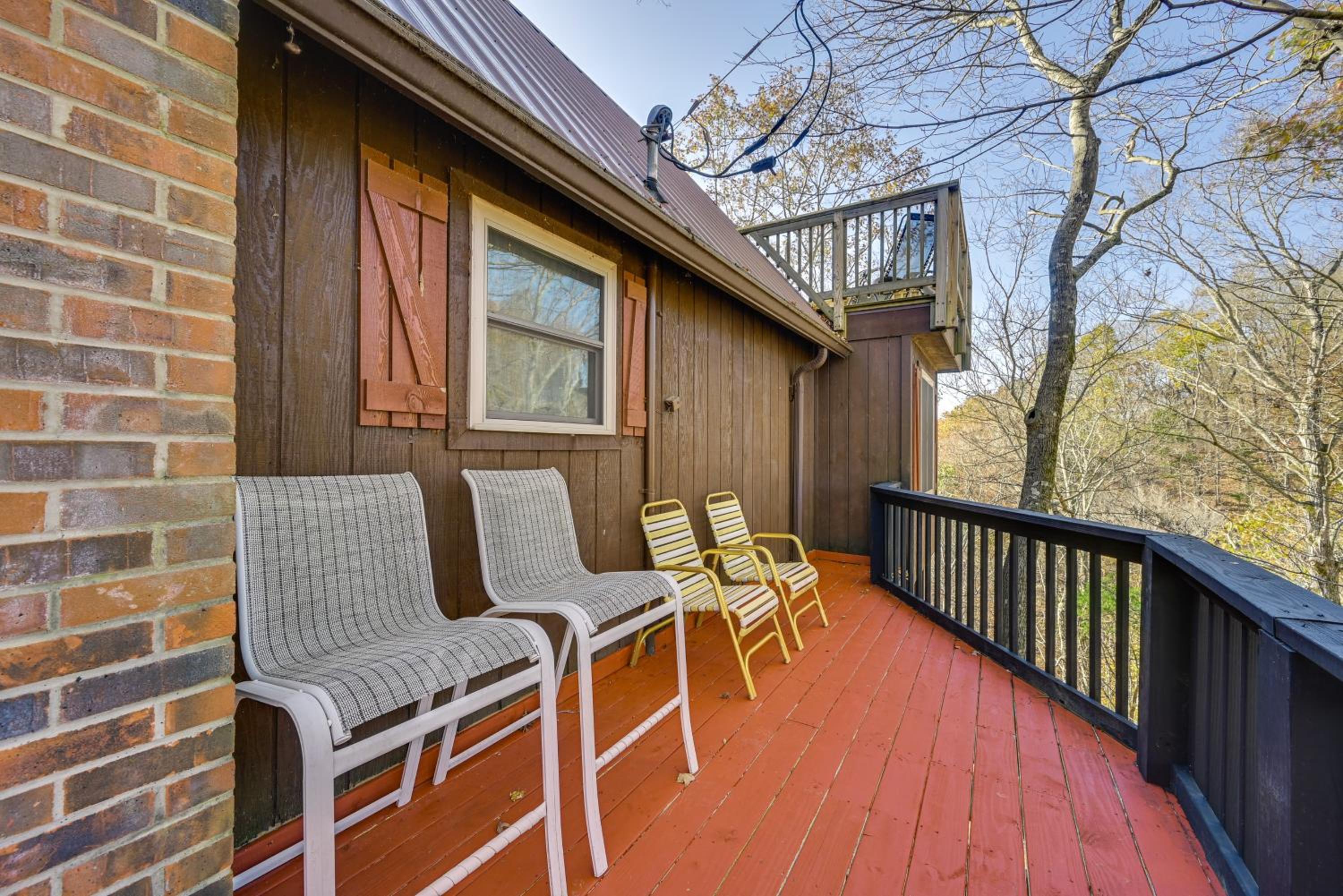 A Hidden Gem! Couples Escape with Dale Hollow Views