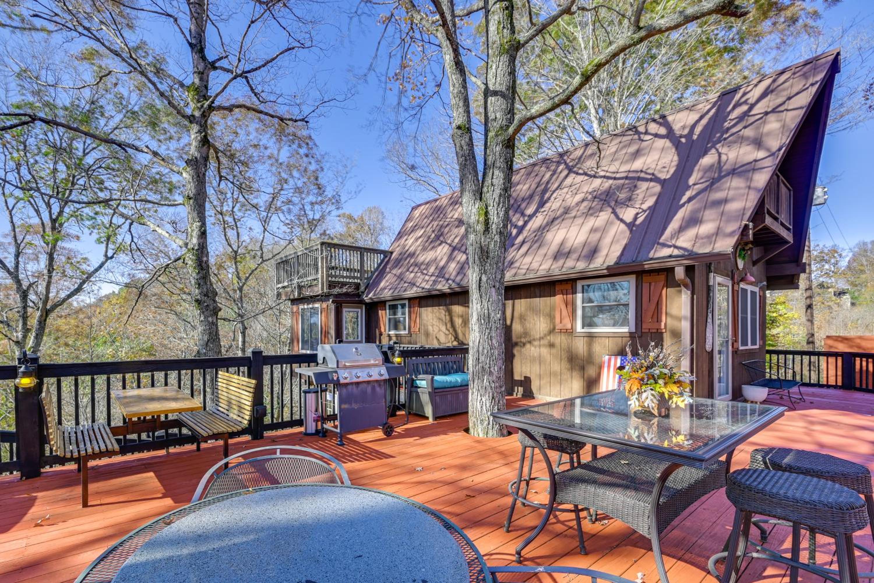A Hidden Gem! Couples Escape with Dale Hollow Views
