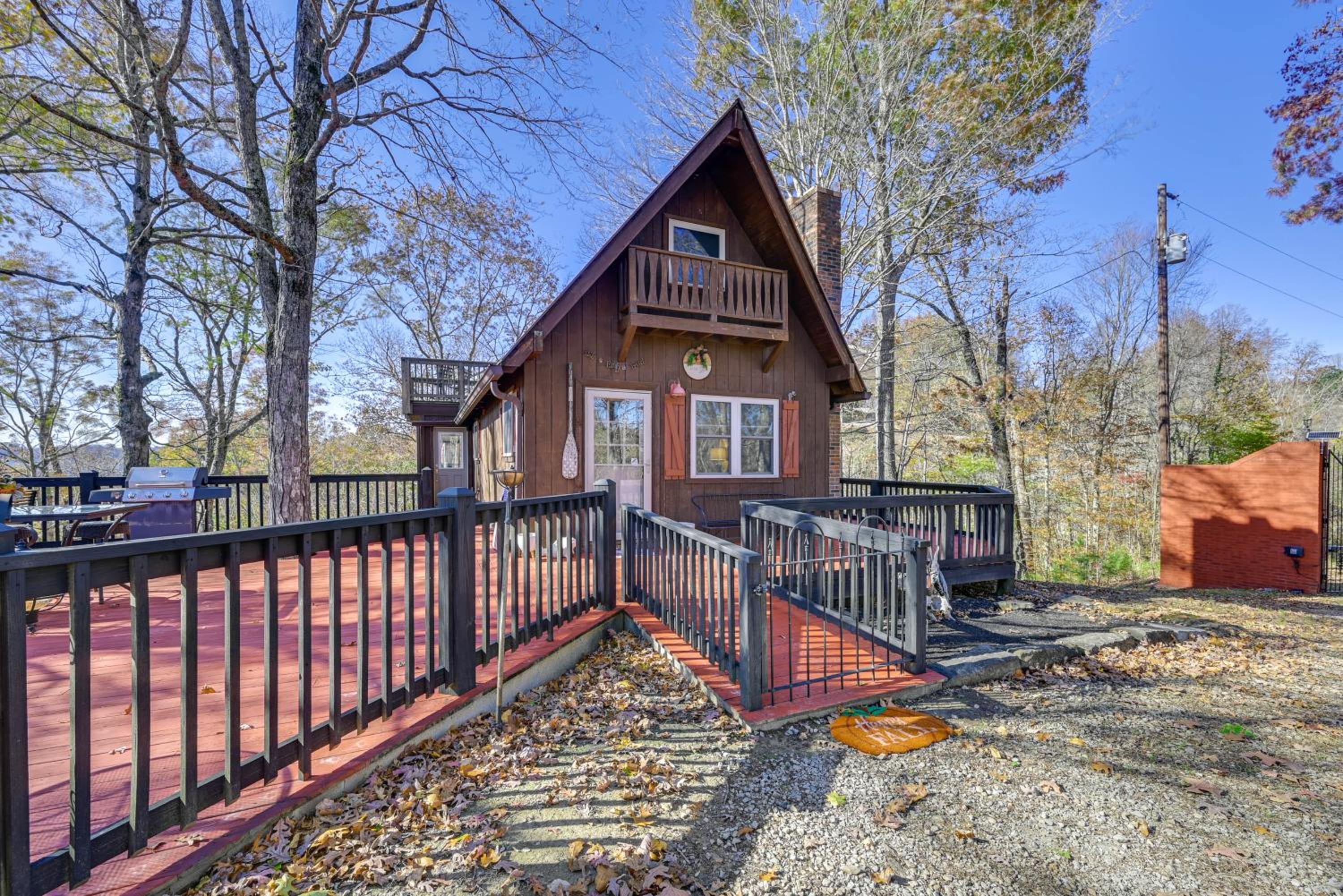 A Hidden Gem! Couples Escape with Dale Hollow Views