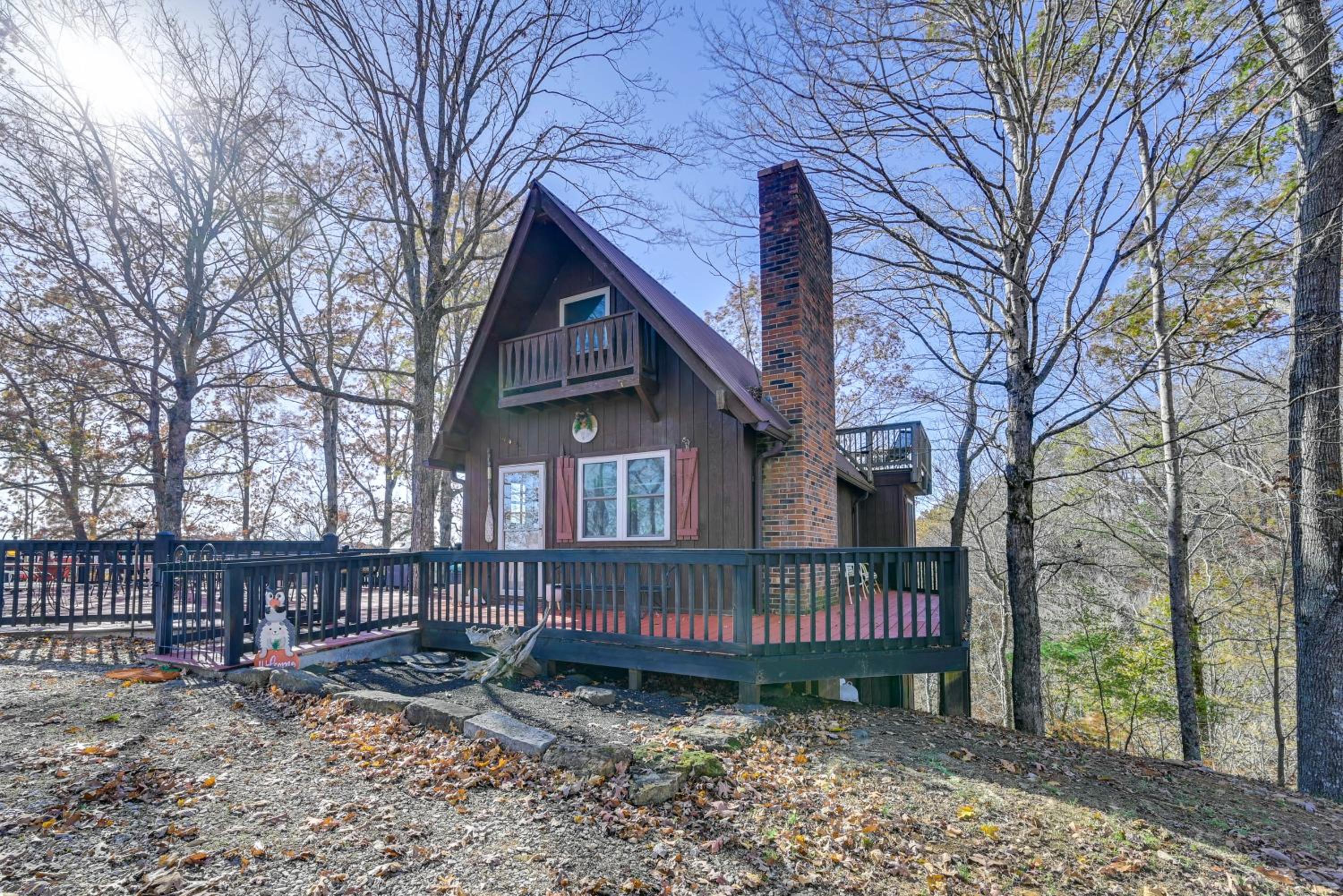 A Hidden Gem! Couples Escape with Dale Hollow Views