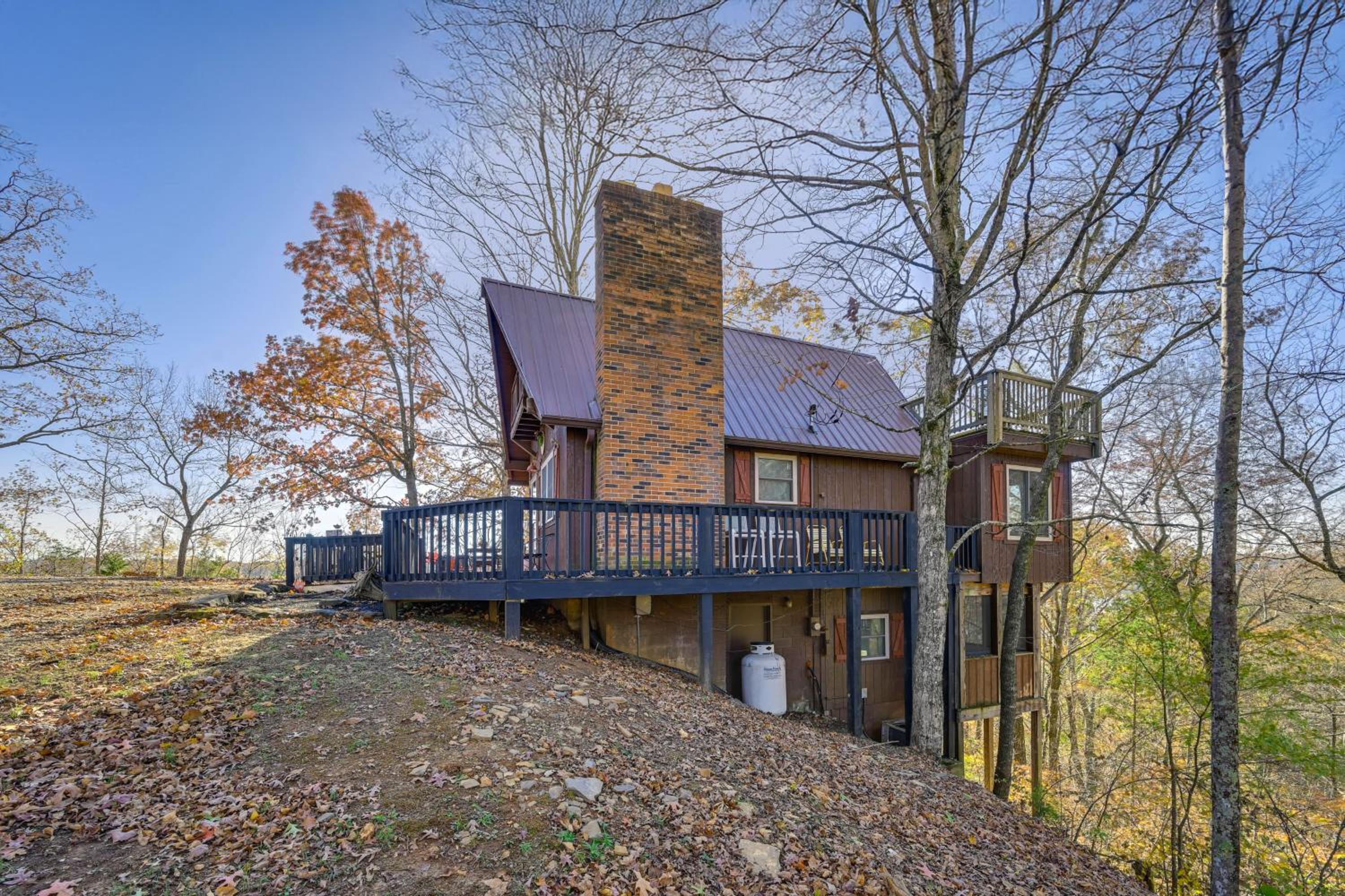 A Hidden Gem! Couples Escape with Dale Hollow Views