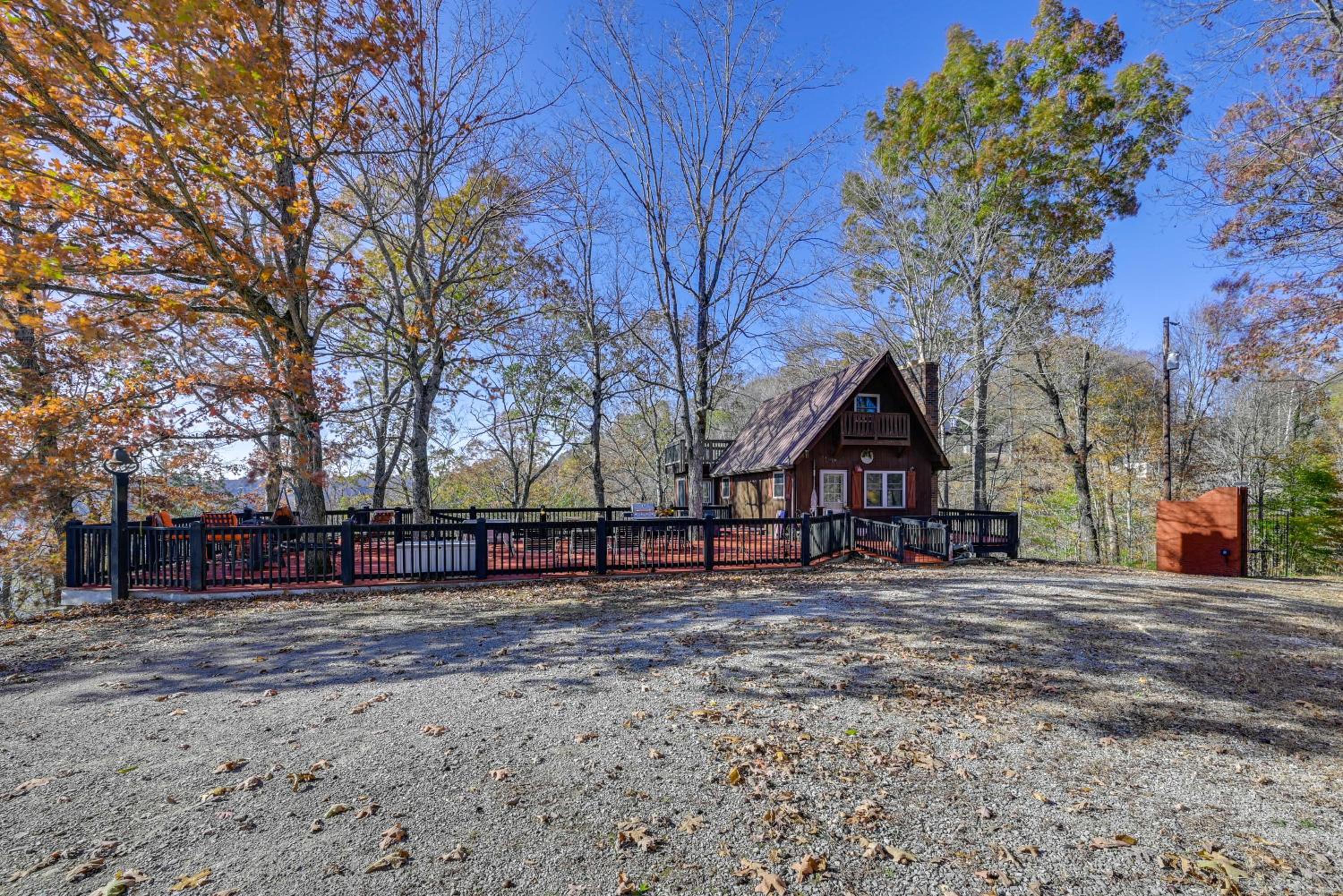 A Hidden Gem! Couples Escape with Dale Hollow Views