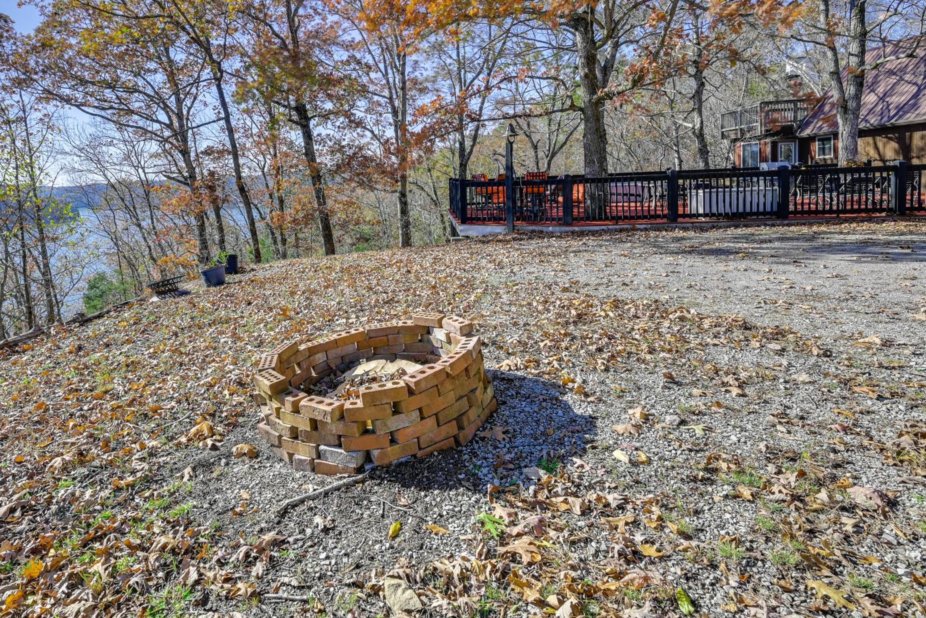 A Hidden Gem! Couples Escape with Dale Hollow Views