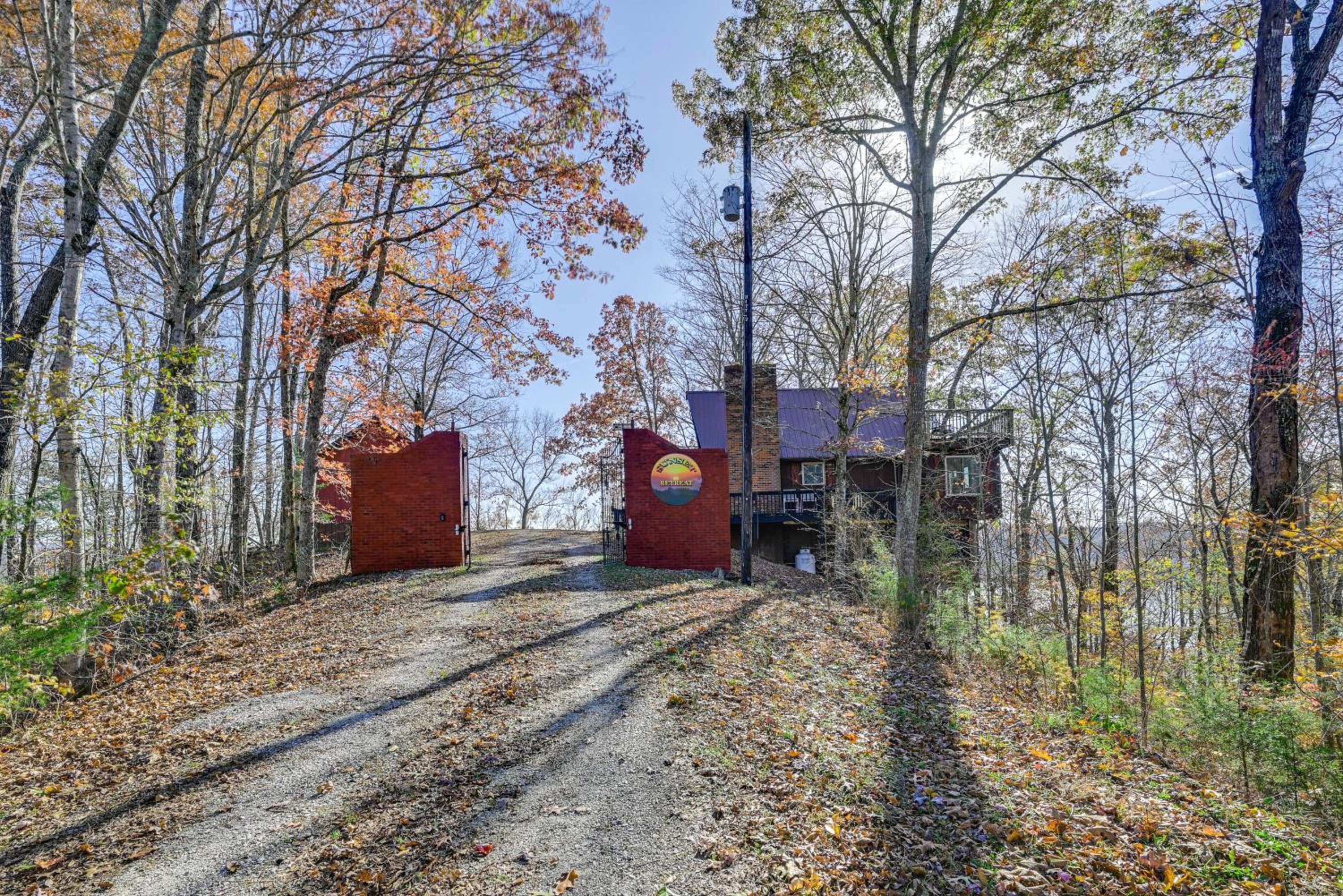 A Hidden Gem! Couples Escape with Dale Hollow Views