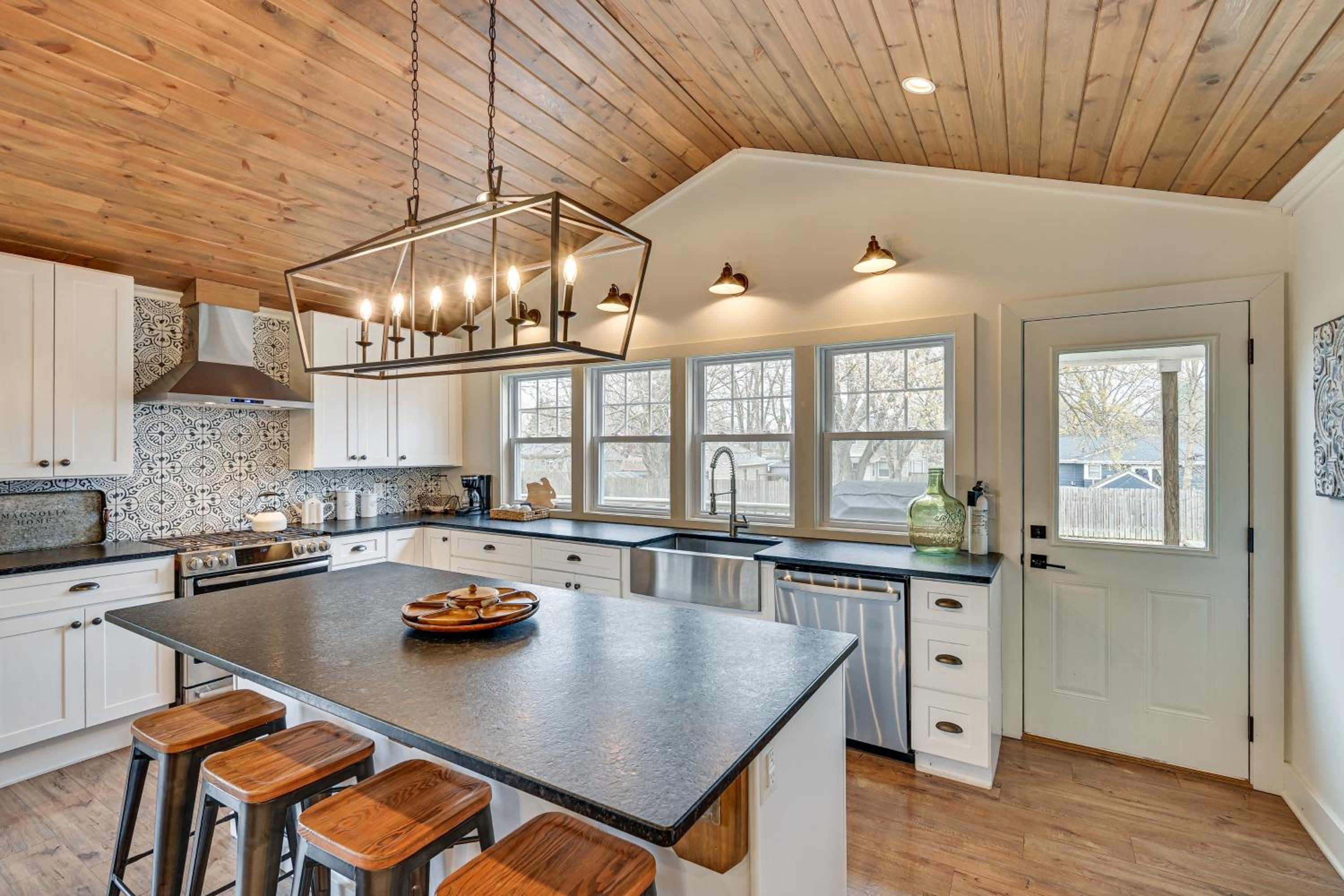 Steps to Elm St Gorgeous Double-Lot Getaway