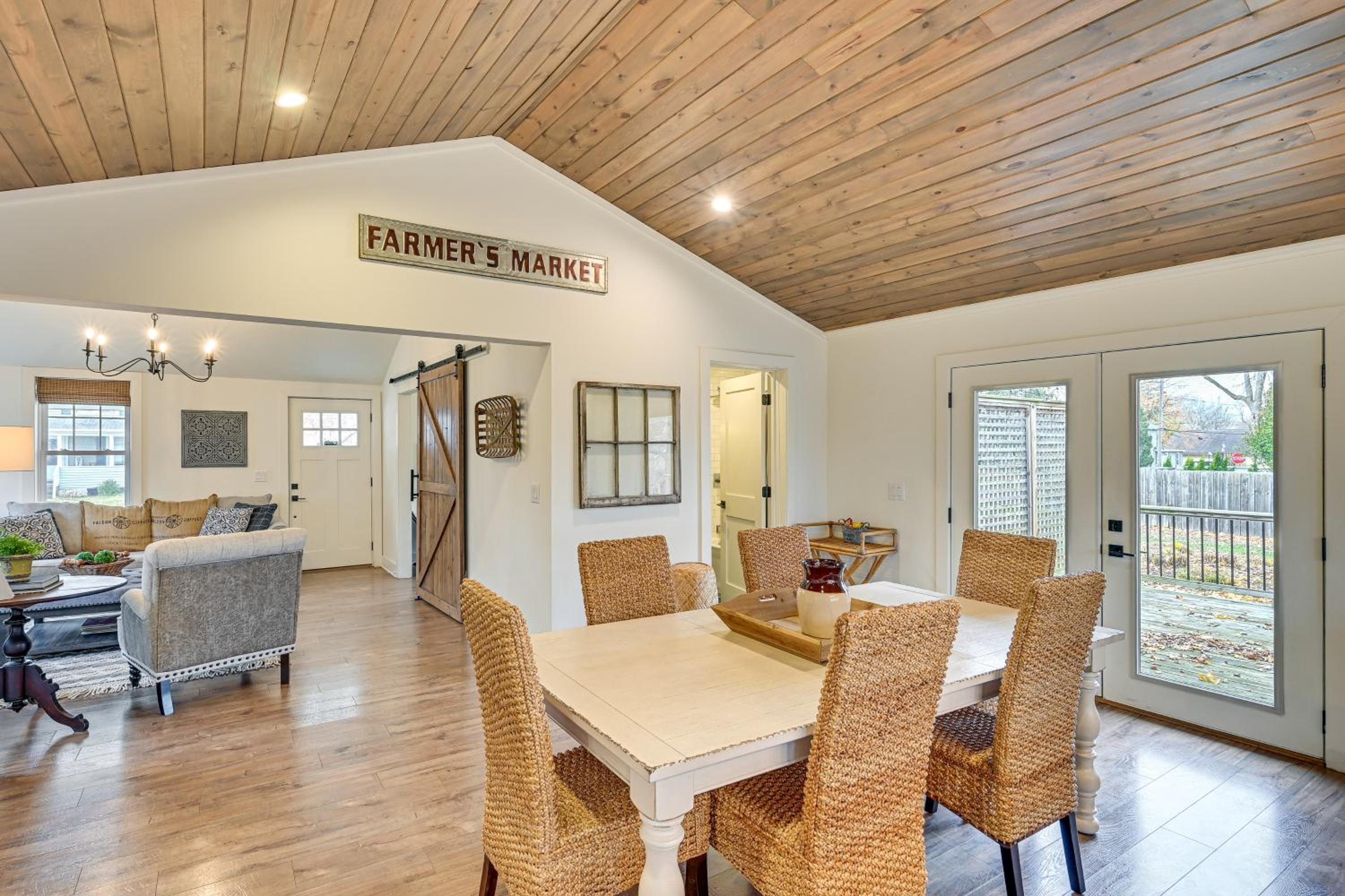 Steps to Elm St Gorgeous Double-Lot Getaway