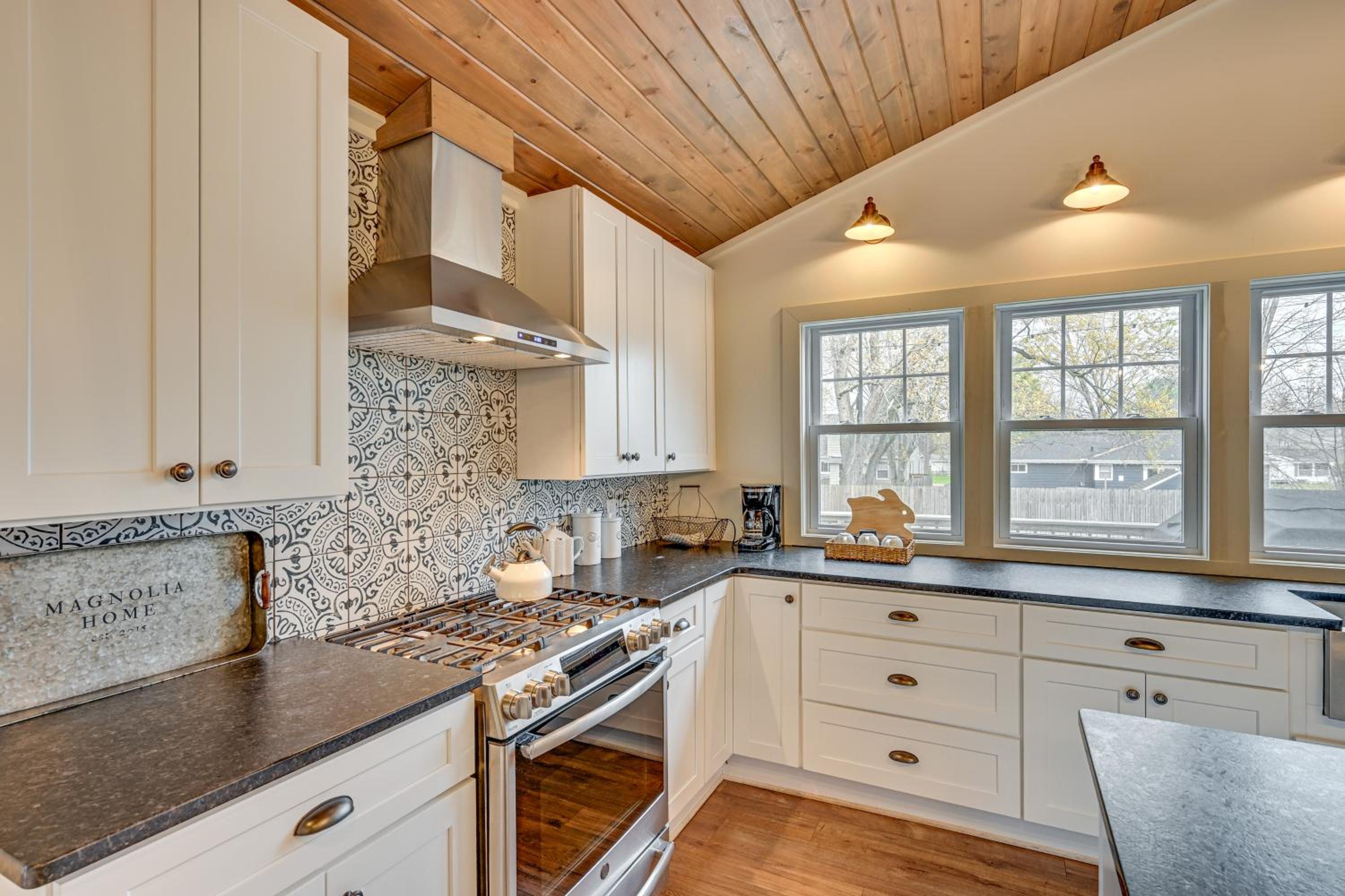 Steps to Elm St Gorgeous Double-Lot Getaway