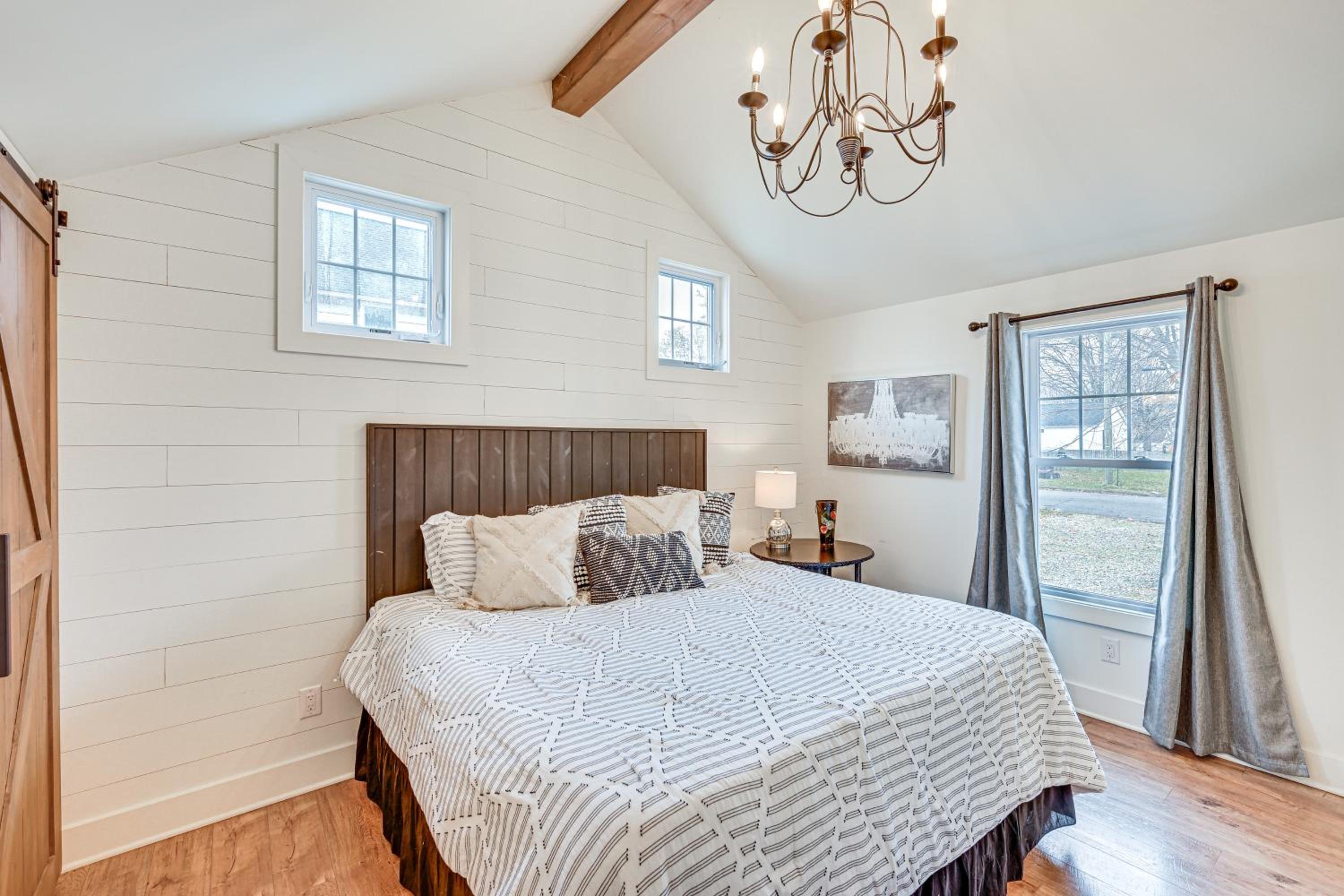 Steps to Elm St Gorgeous Double-Lot Getaway
