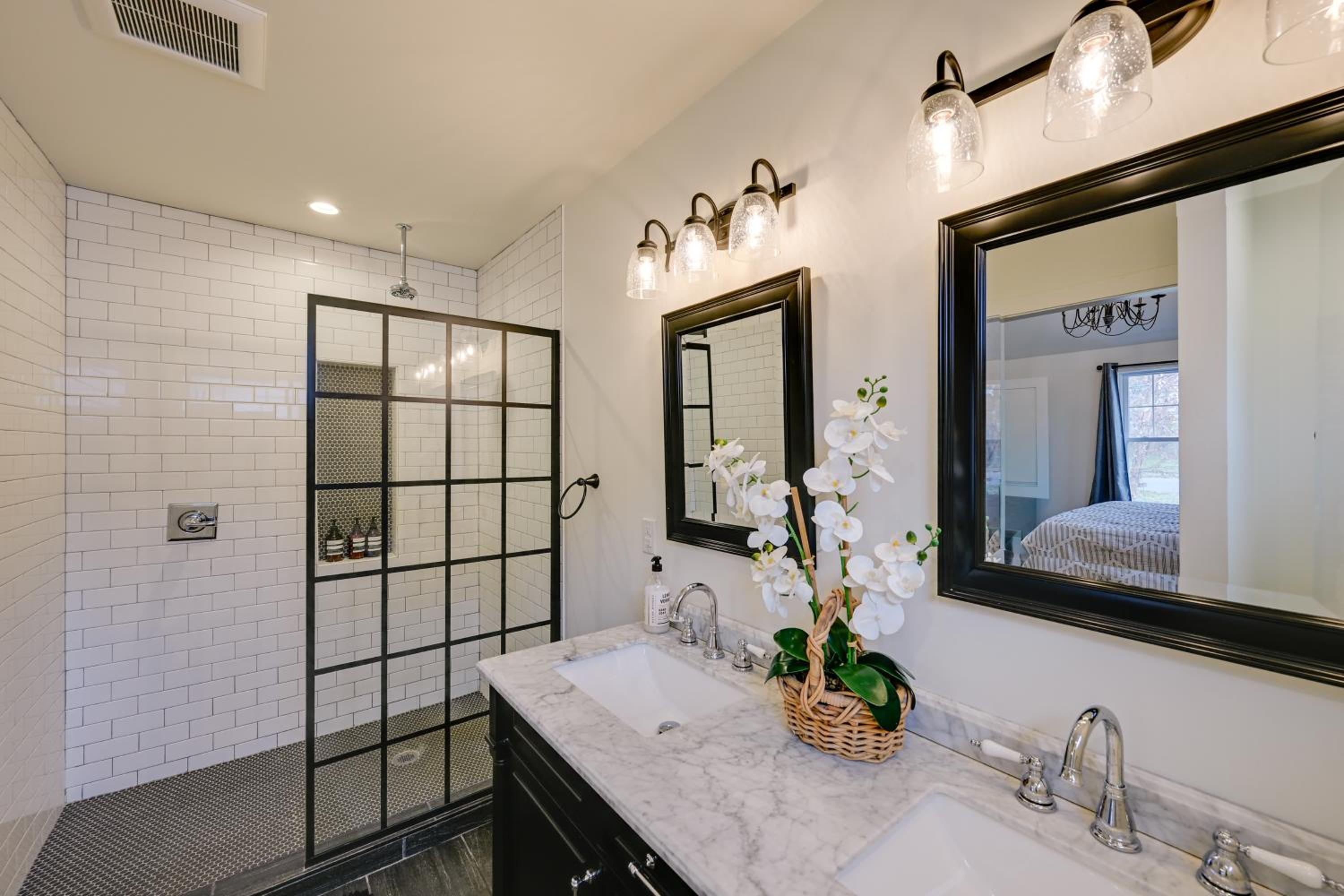 Steps to Elm St Gorgeous Double-Lot Getaway