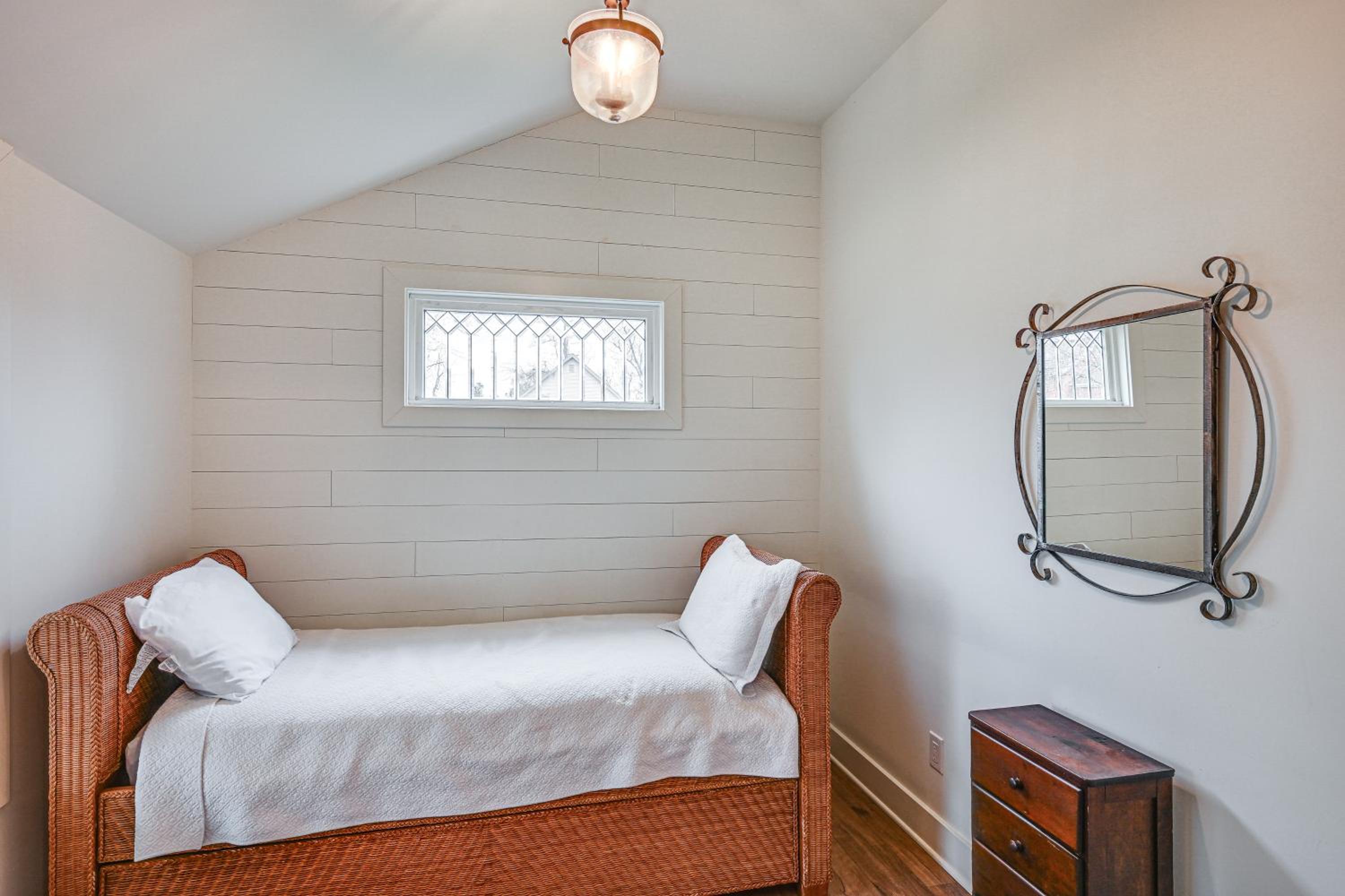 Steps to Elm St Gorgeous Double-Lot Getaway