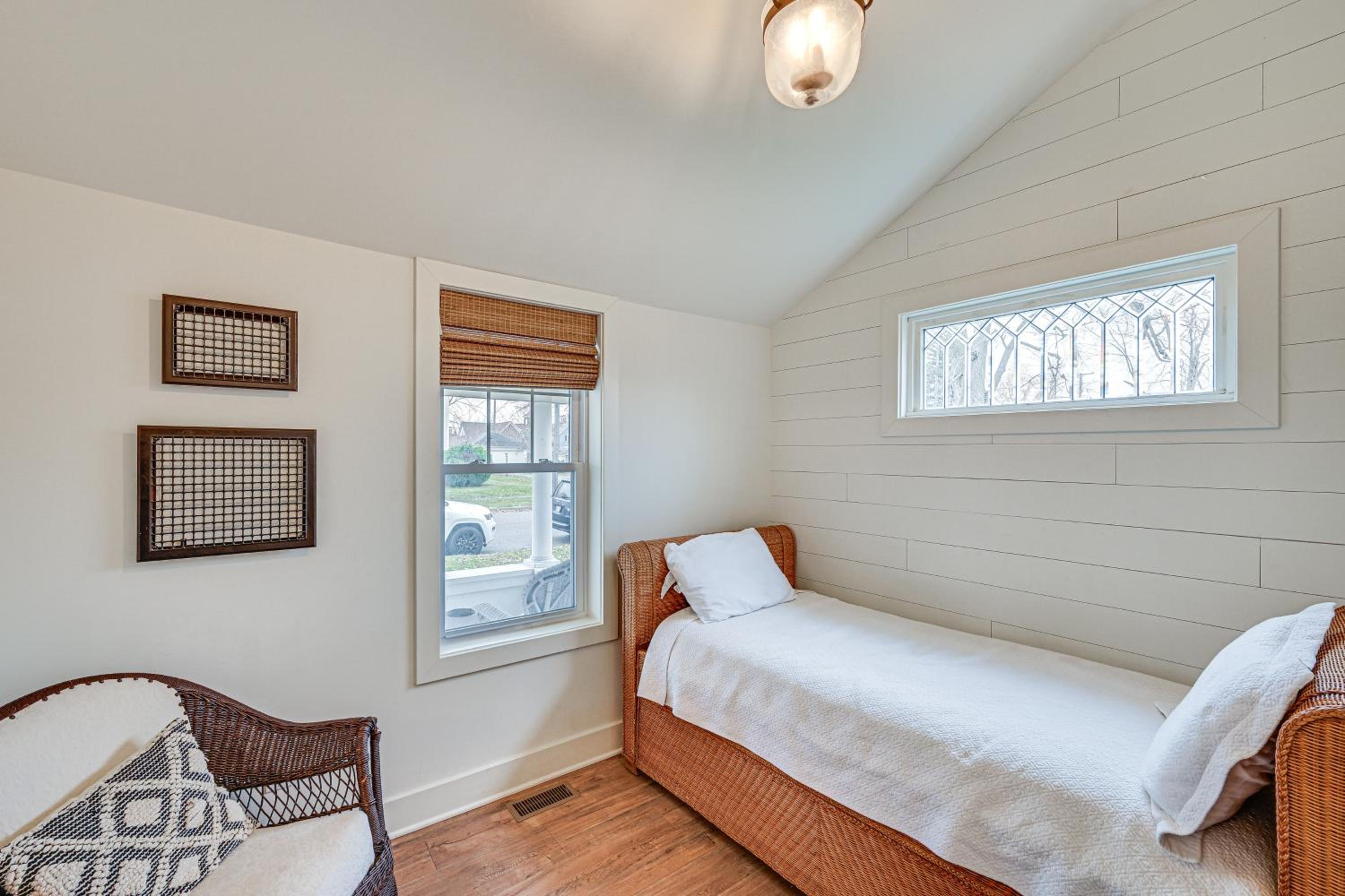Steps to Elm St Gorgeous Double-Lot Getaway
