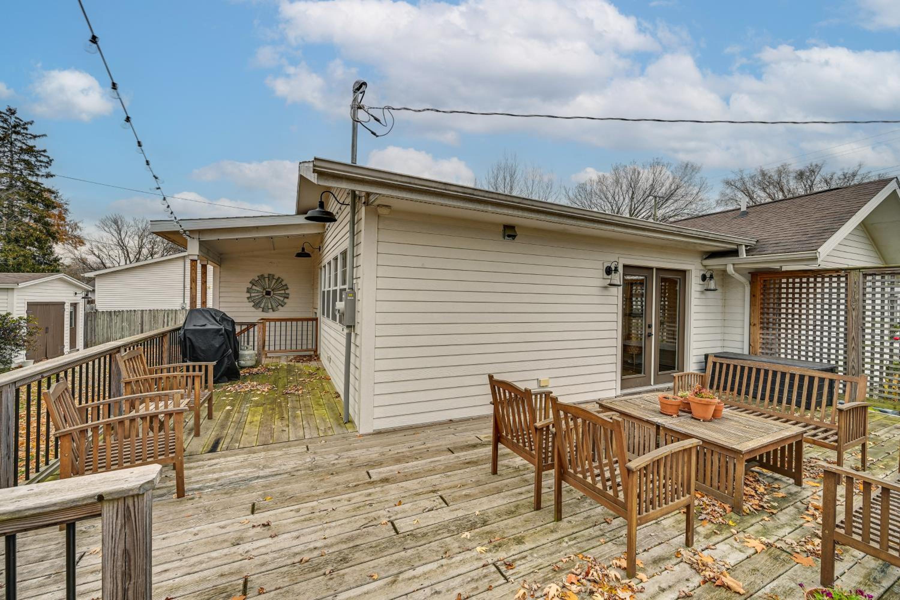 Steps to Elm St Gorgeous Double-Lot Getaway