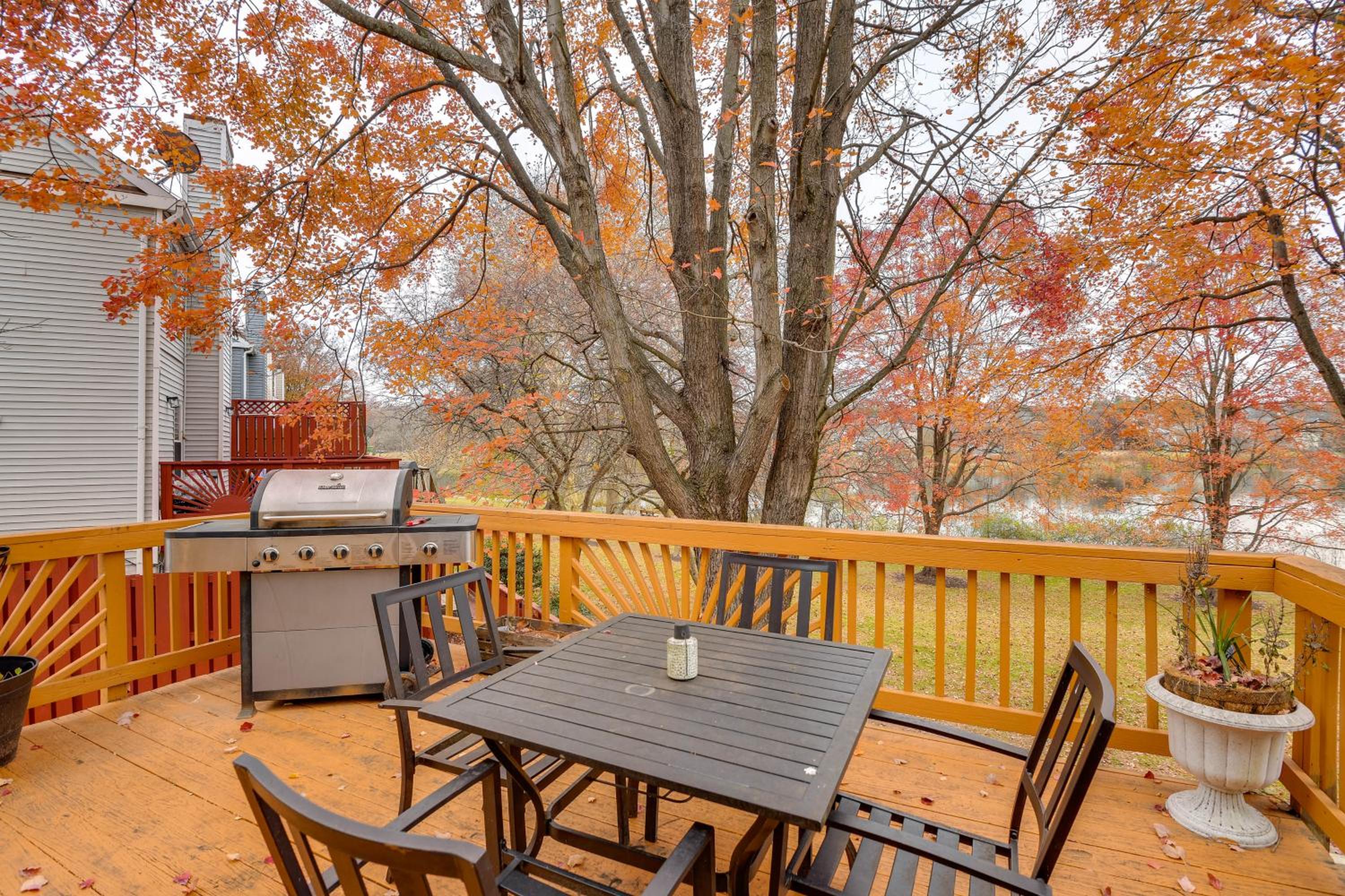 Tranquil Townhouse Retreat with Deck in Germantown!