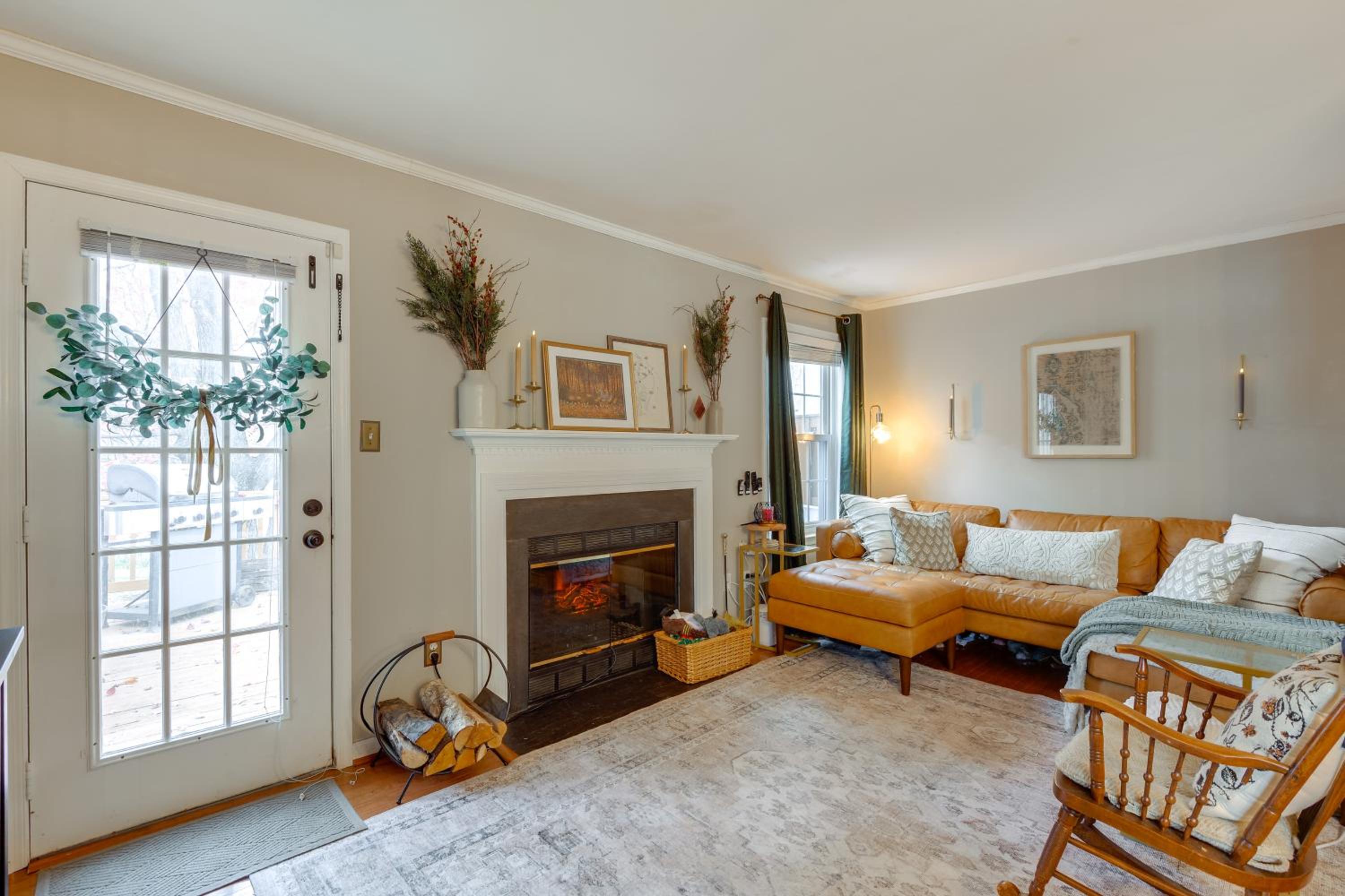 Tranquil Townhouse Retreat with Deck in Germantown!