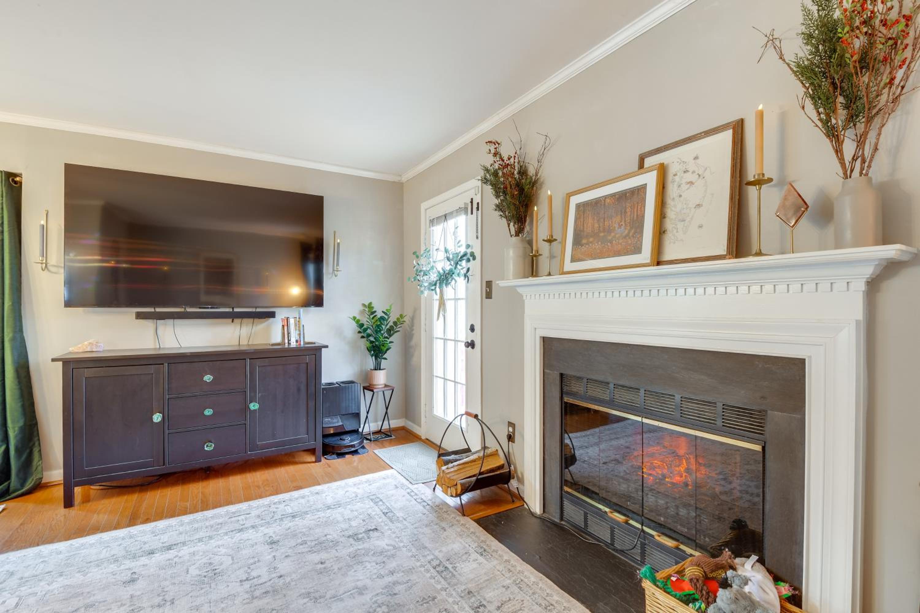 Tranquil Townhouse Retreat with Deck in Germantown!