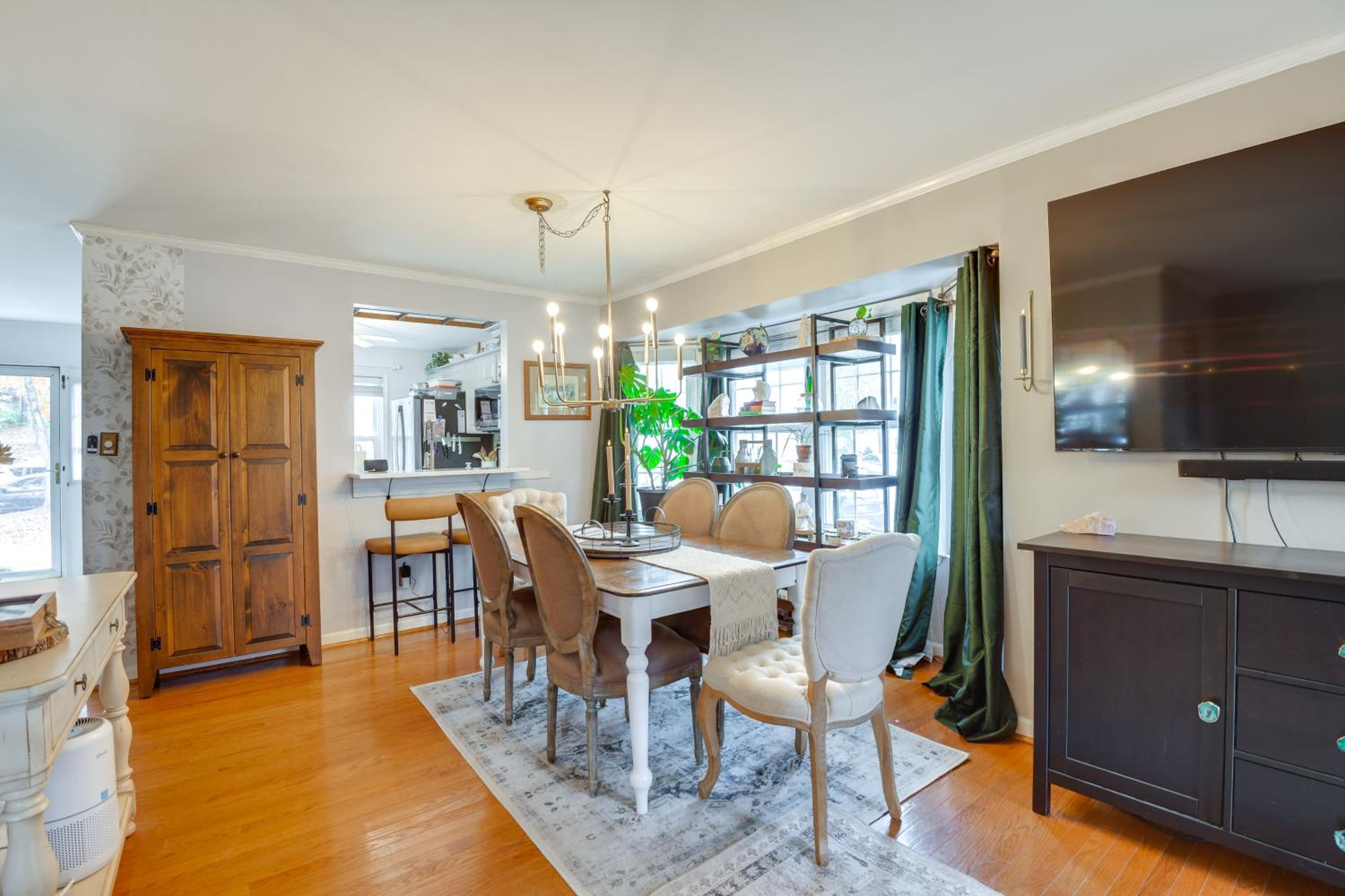Tranquil Townhouse Retreat with Deck in Germantown!