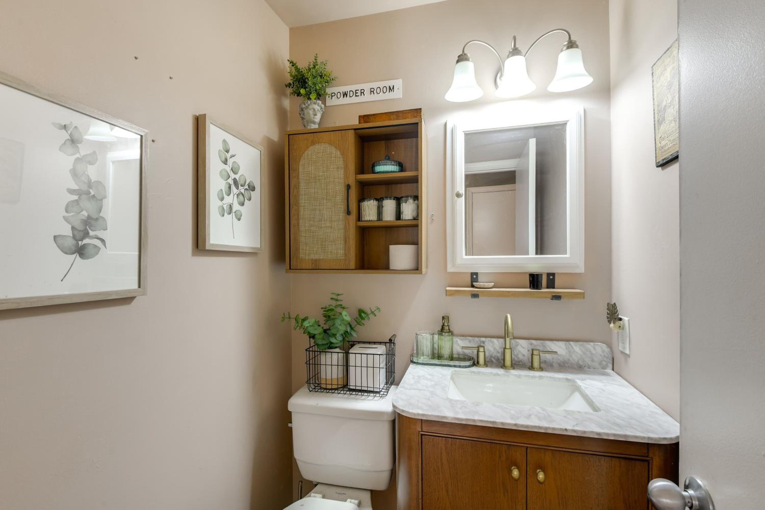 Tranquil Townhouse Retreat with Deck in Germantown!
