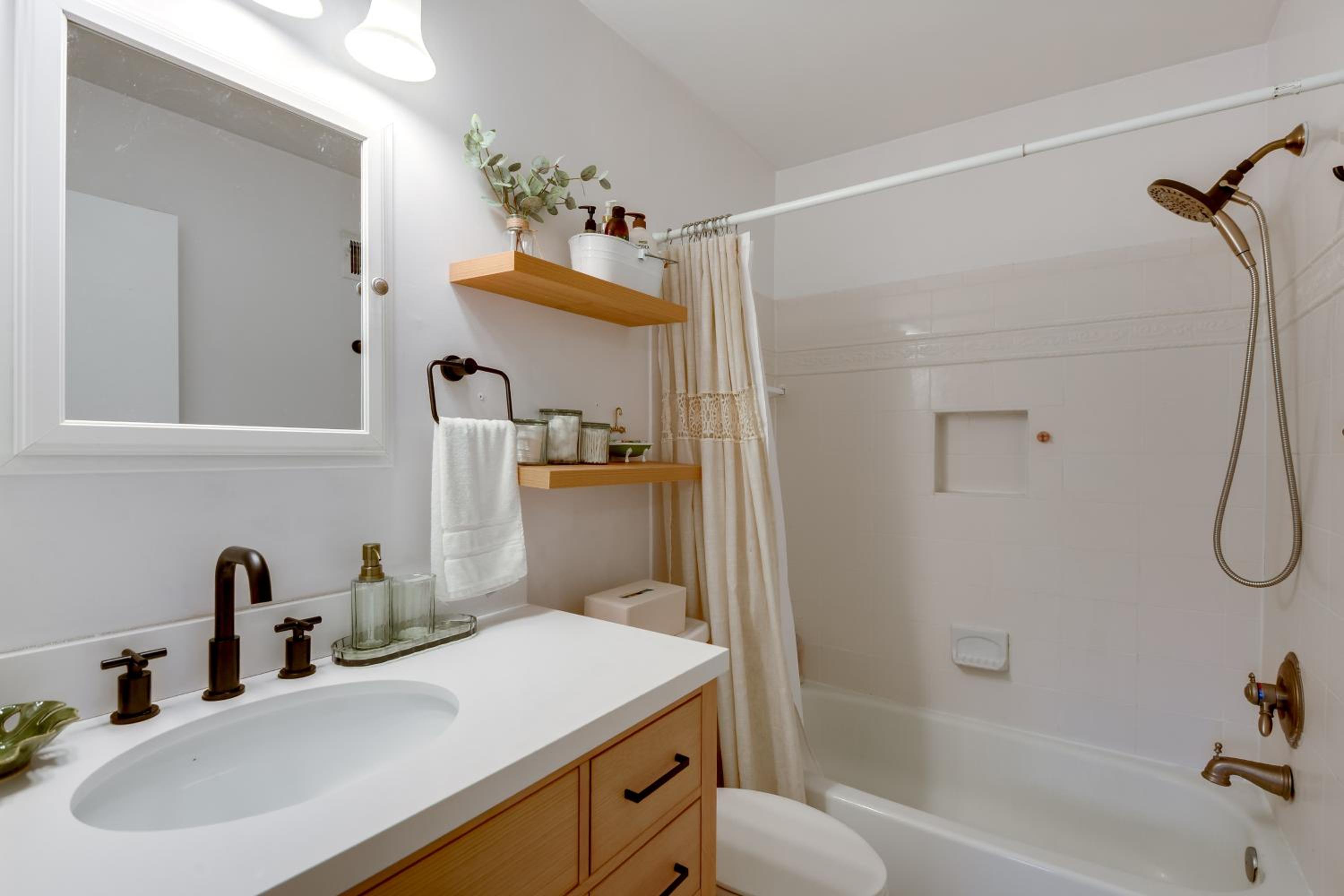 Tranquil Townhouse Retreat with Deck in Germantown!