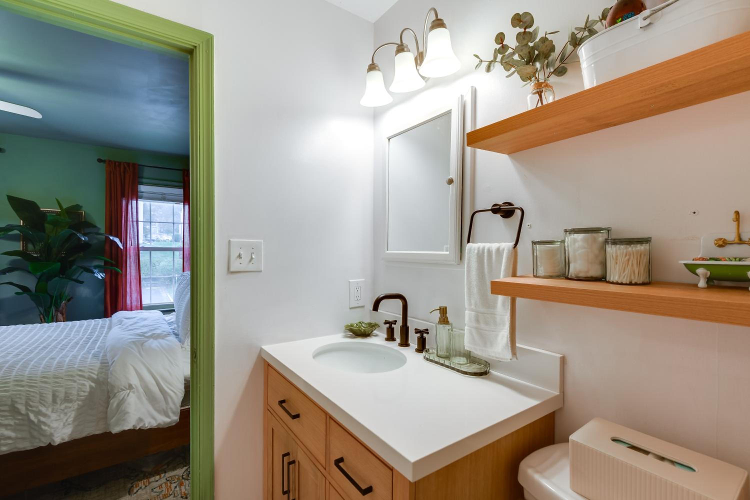 Tranquil Townhouse Retreat with Deck in Germantown!