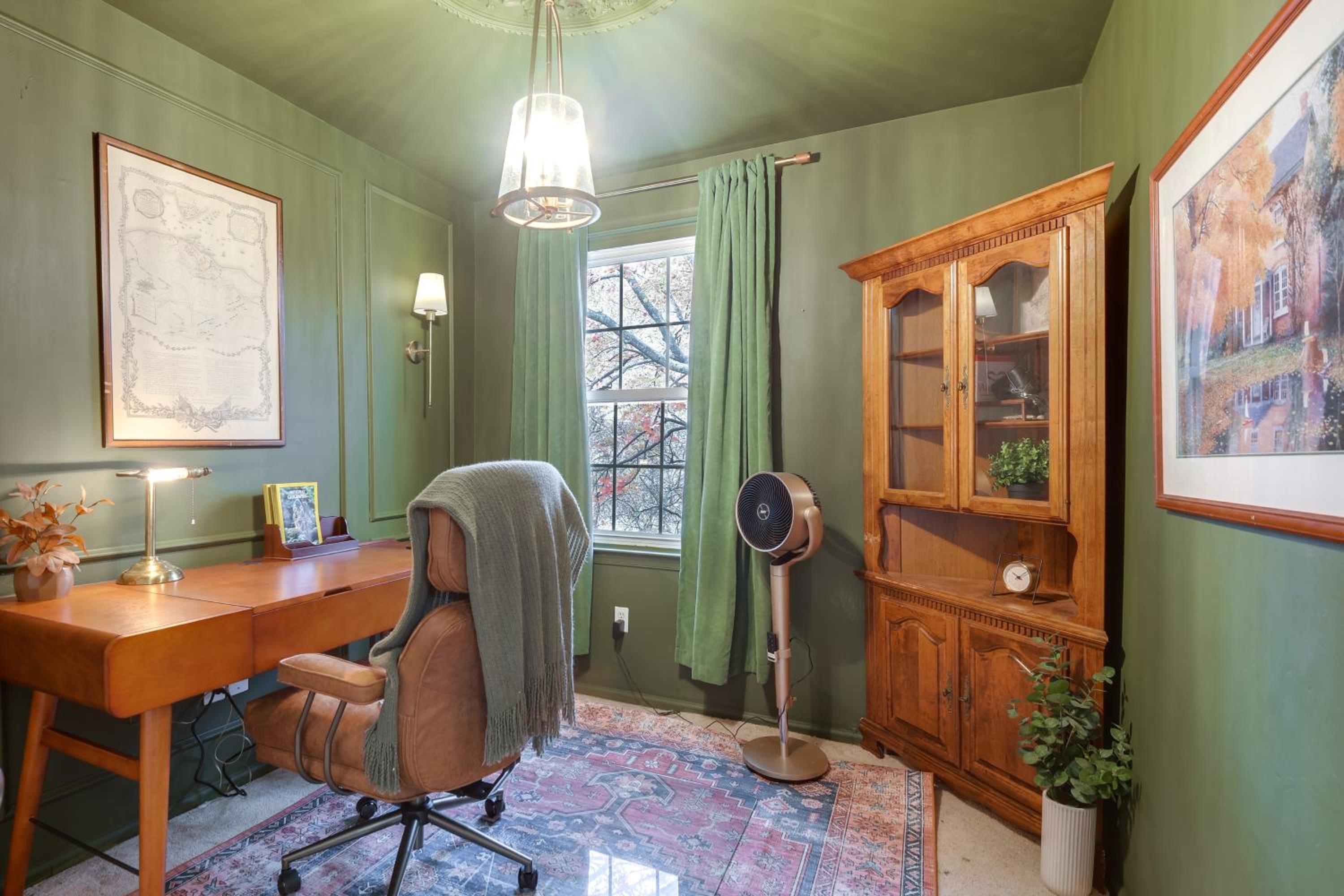 Tranquil Townhouse Retreat with Deck in Germantown!