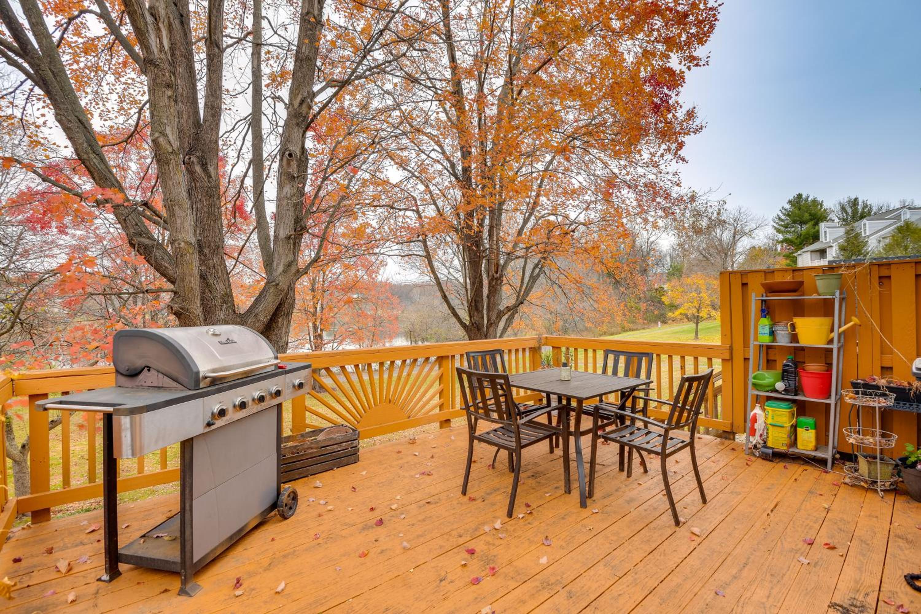 Tranquil Townhouse Retreat with Deck in Germantown!