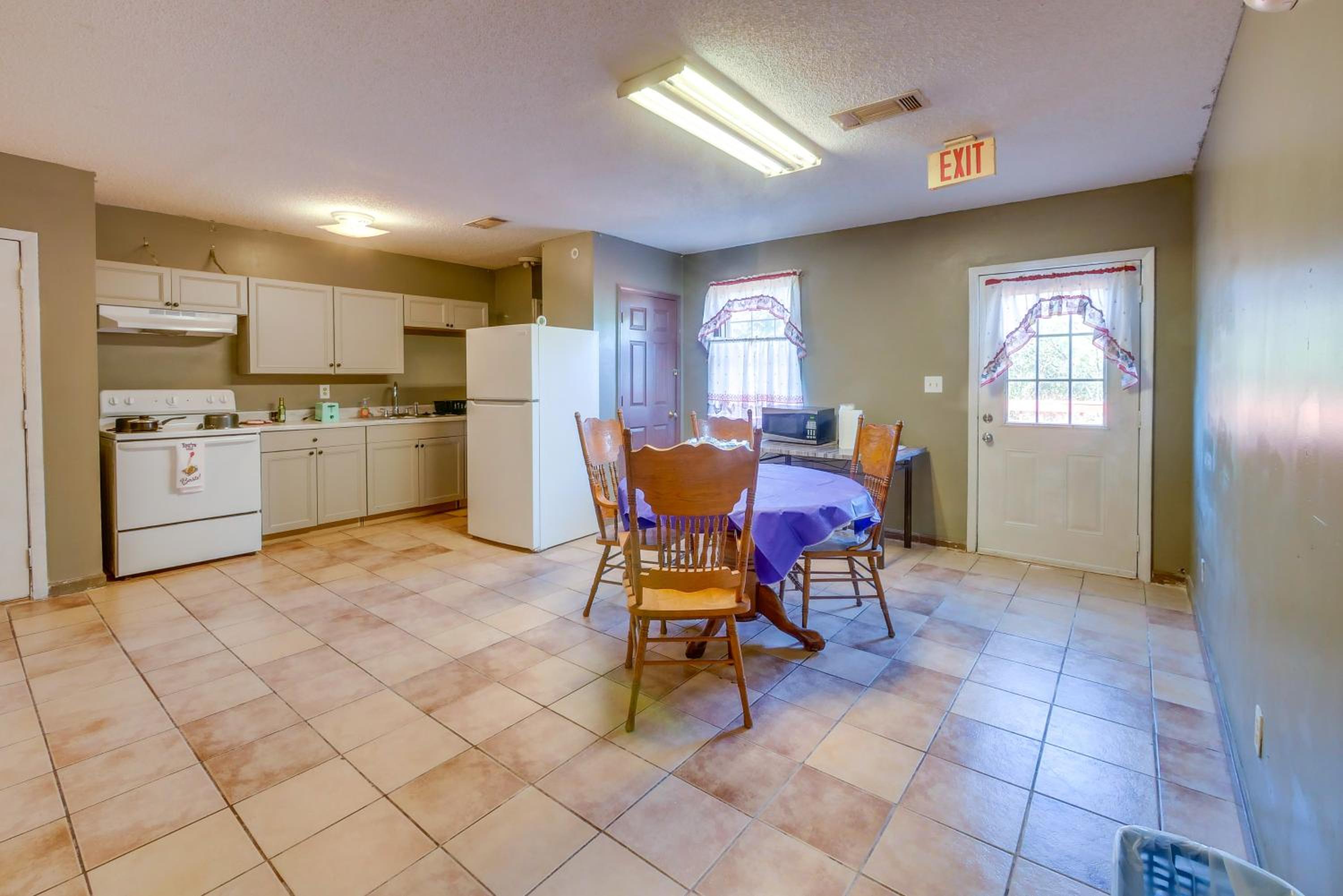 Rural Retreat in Fort Valley 8 Mi to Main Street!