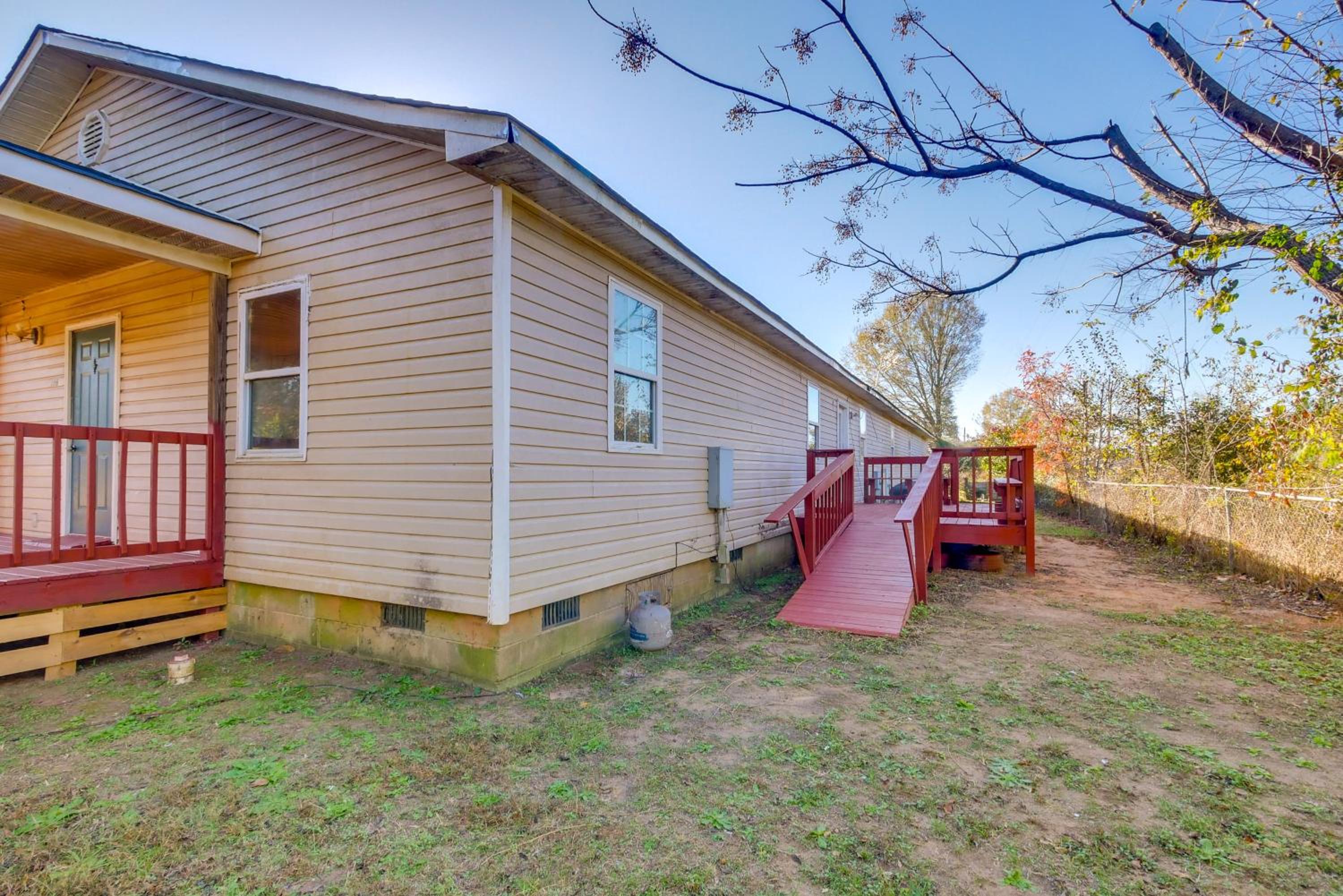 Rural Retreat in Fort Valley 8 Mi to Main Street!