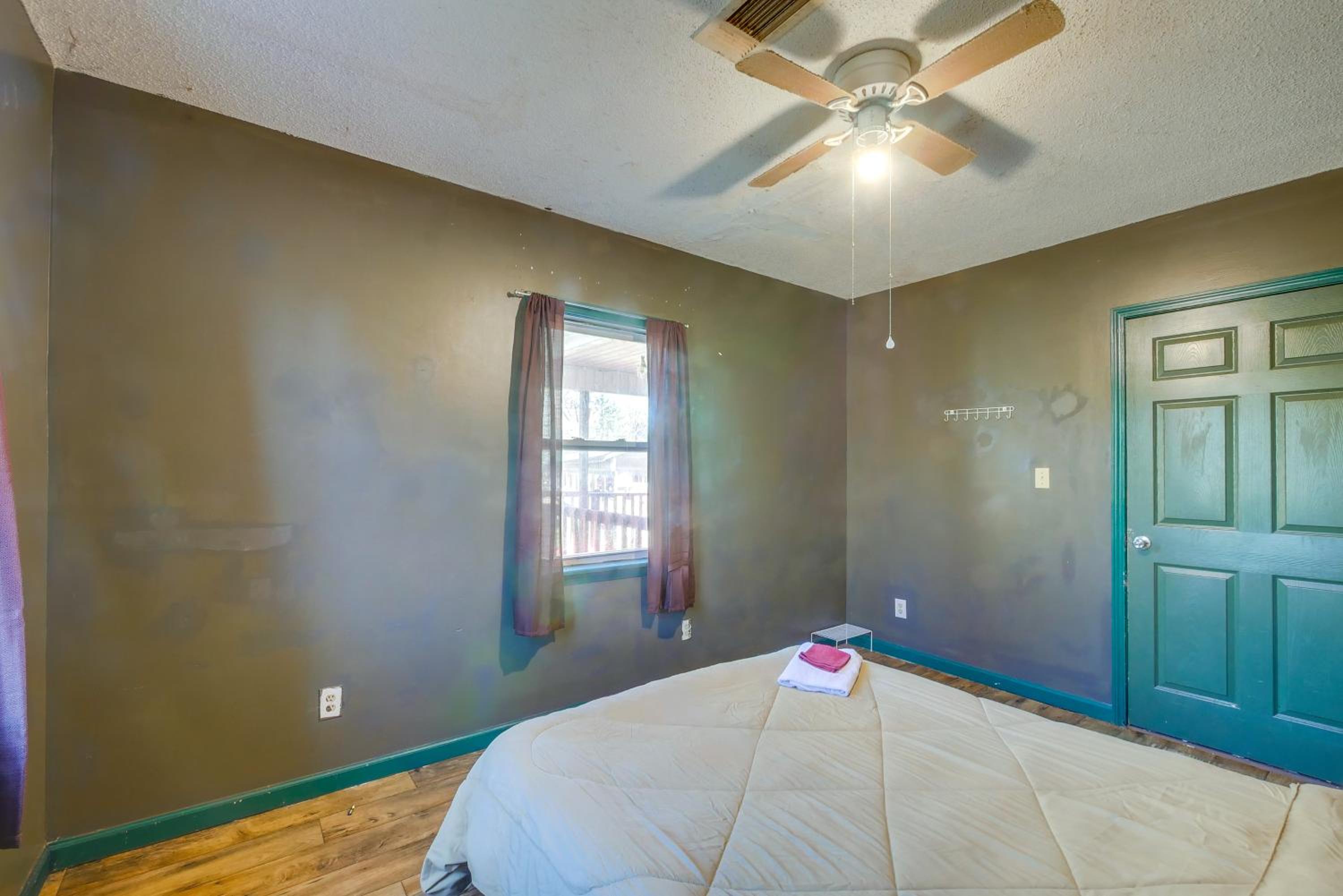 Rural Retreat in Fort Valley 8 Mi to Main Street!