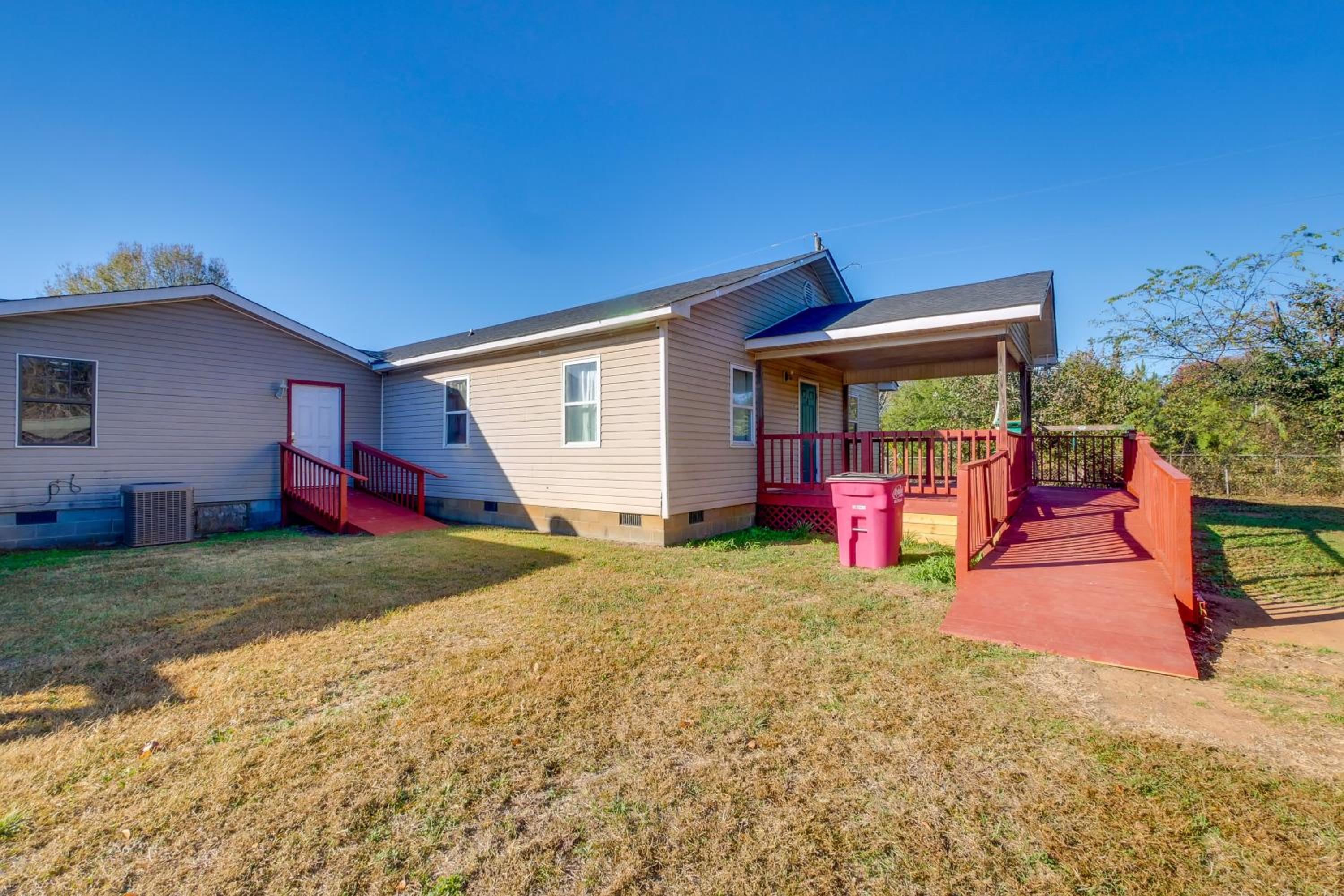 Rural Retreat in Fort Valley 8 Mi to Main Street!
