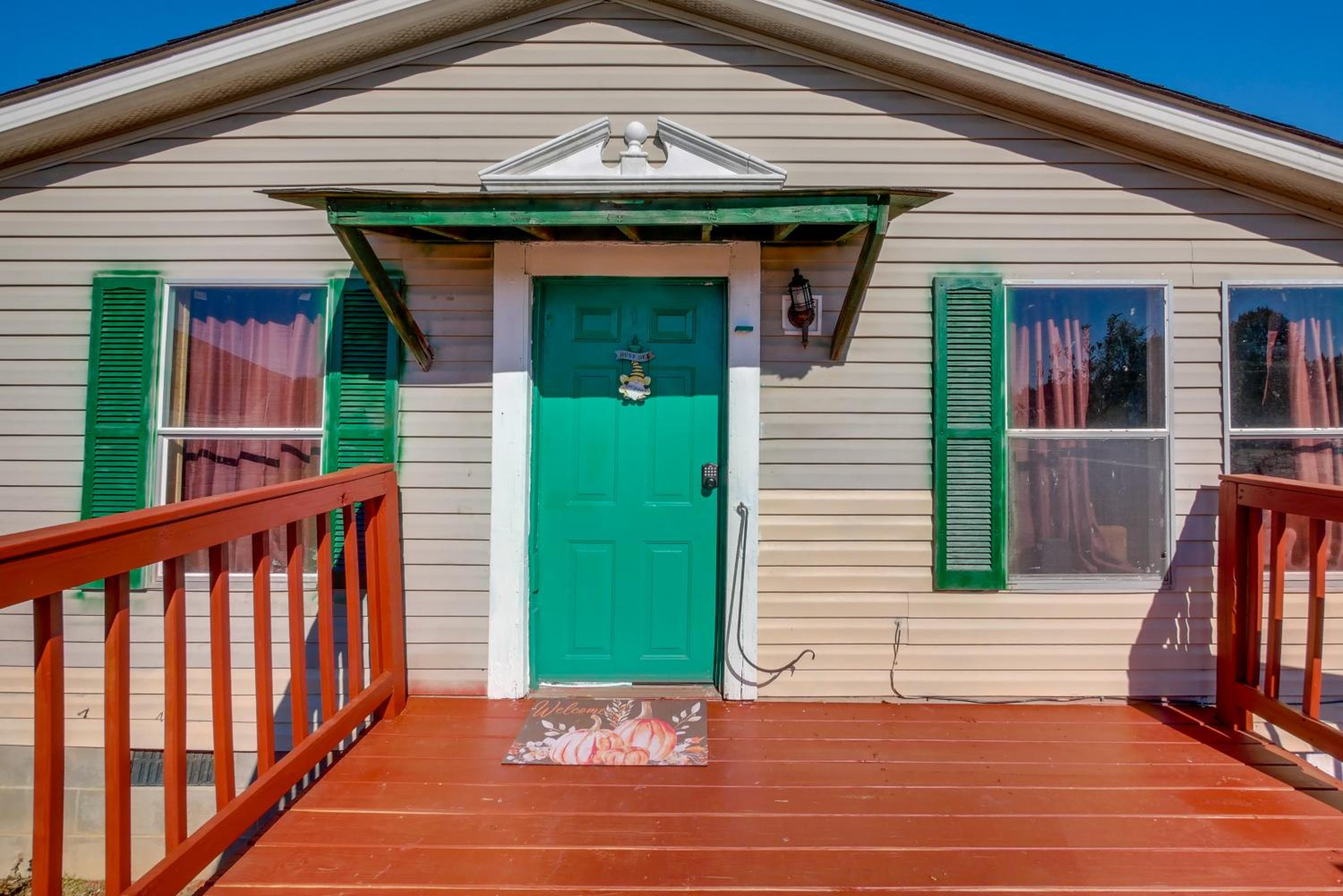 Close to Festivals and Rodeos! Fort Valley Apt
