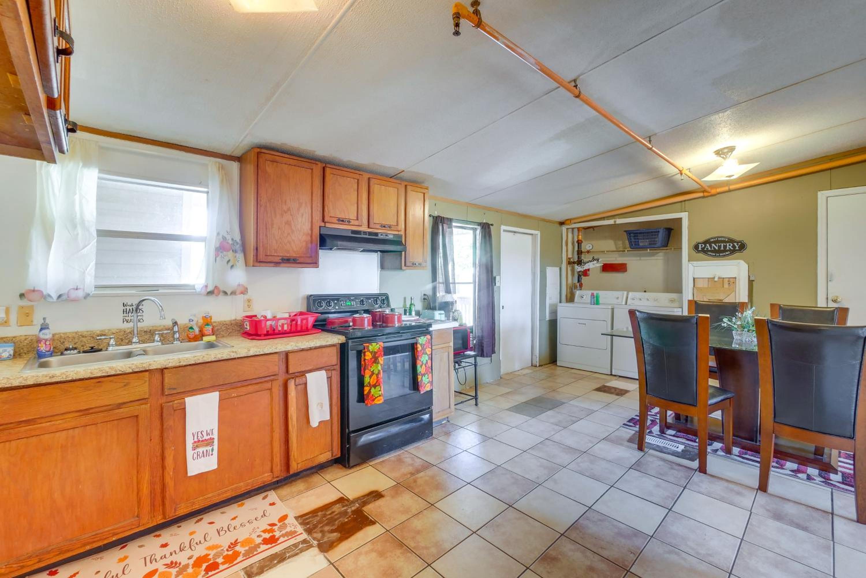Close to Festivals and Rodeos! Fort Valley Apt