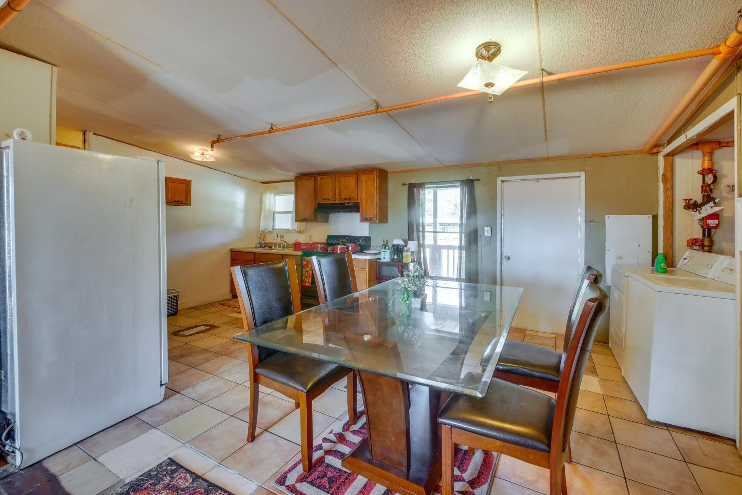 Close to Festivals and Rodeos! Fort Valley Apt