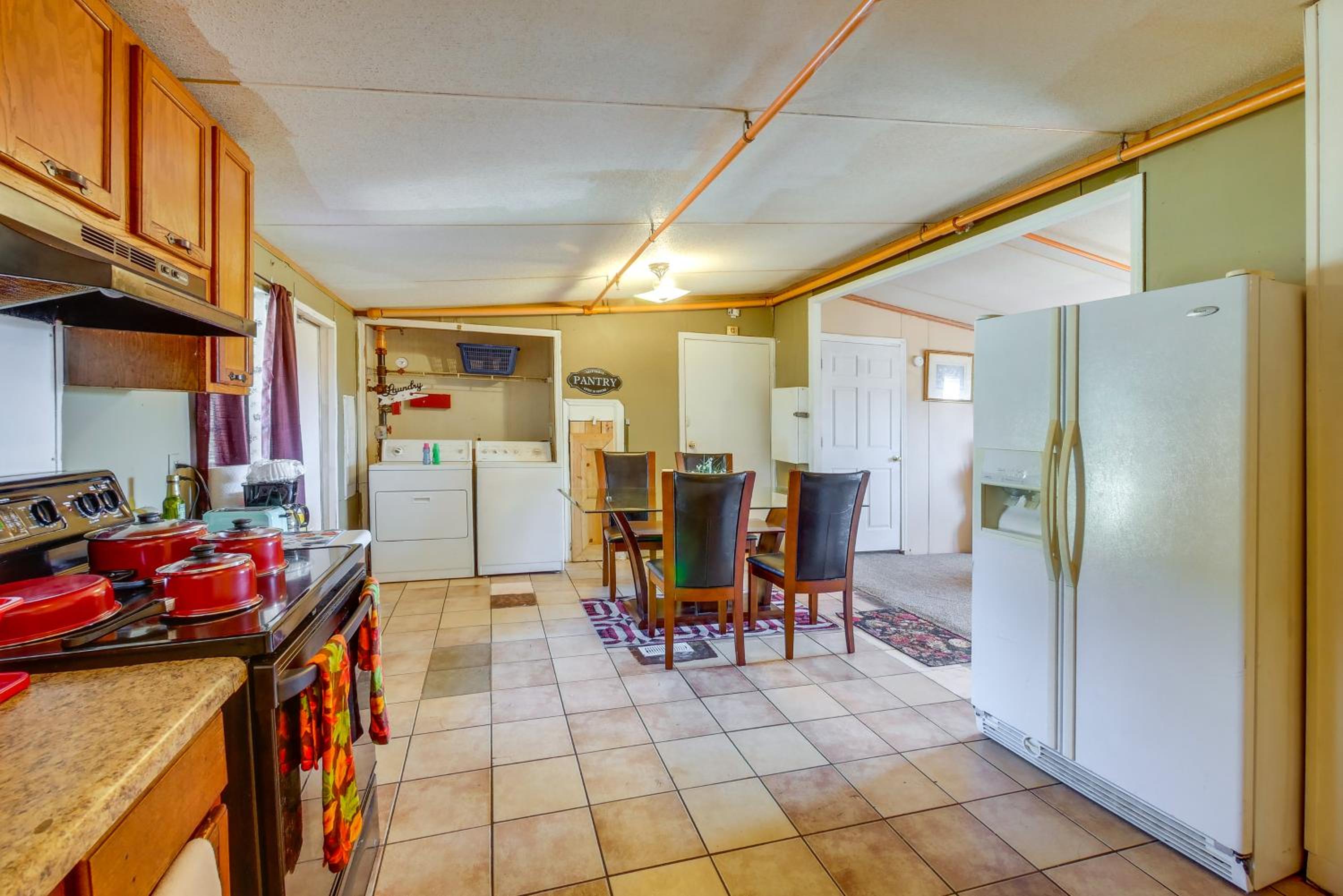 Close to Festivals and Rodeos! Fort Valley Apt